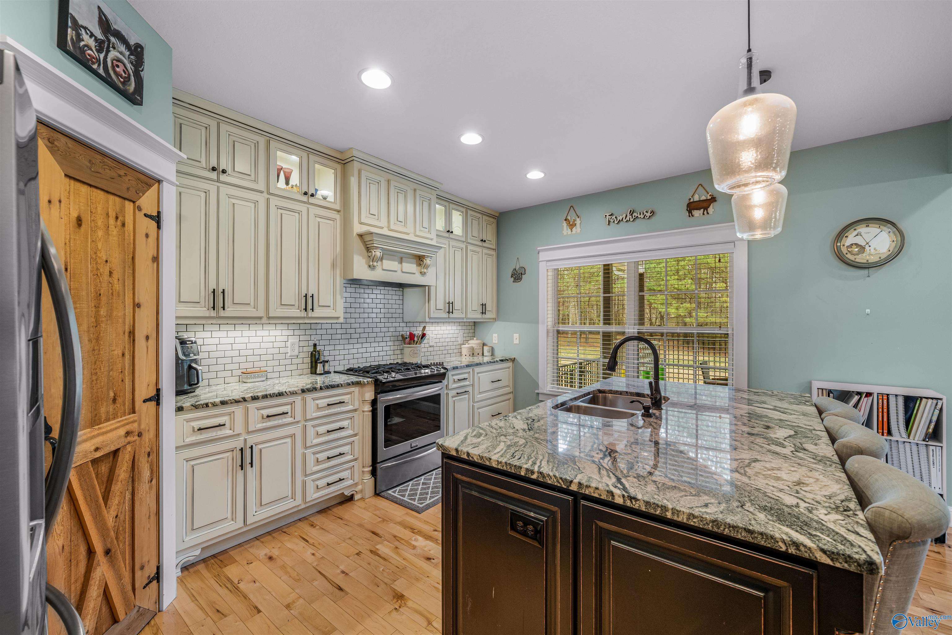 508 Kelly Road E