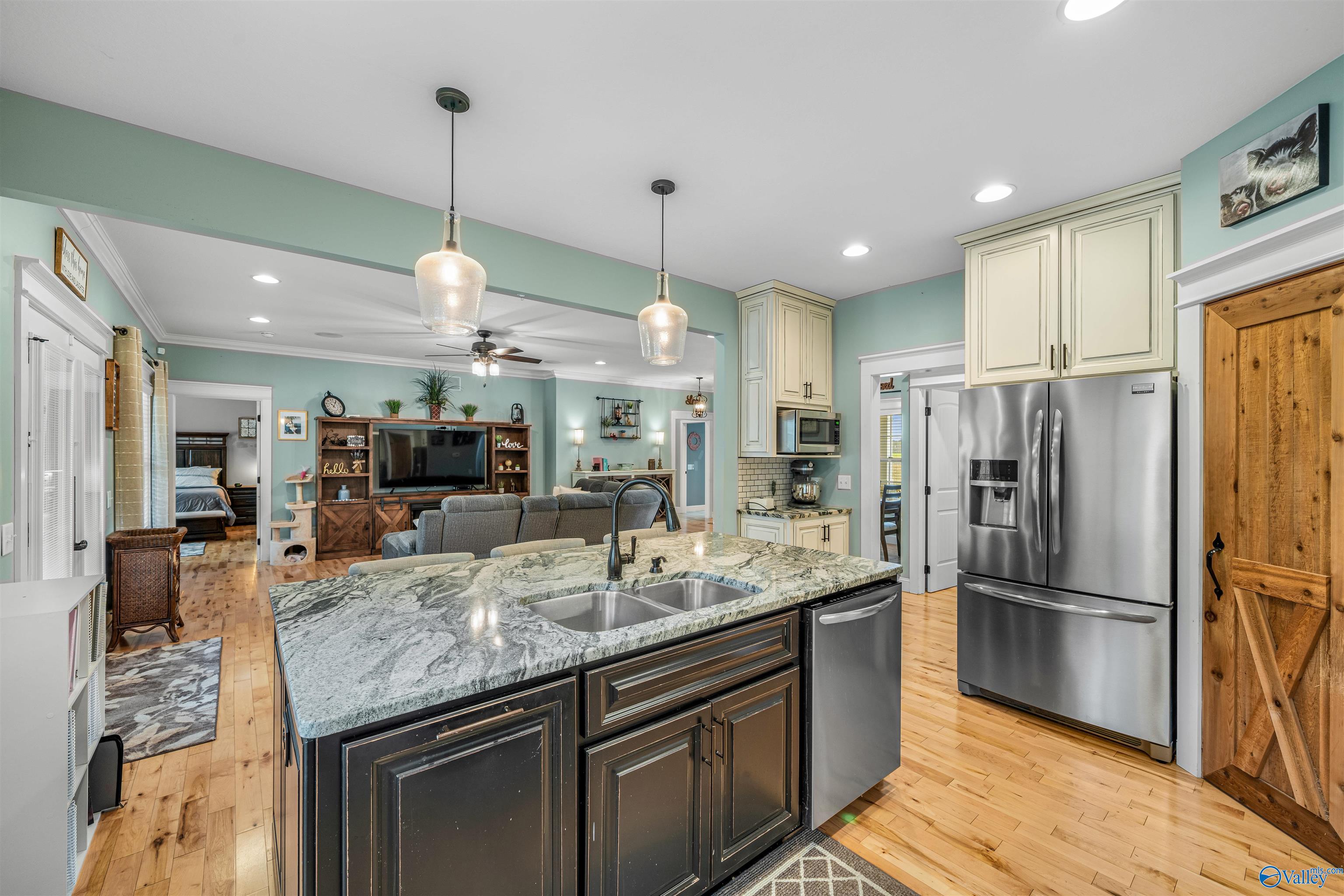 508 Kelly Road E