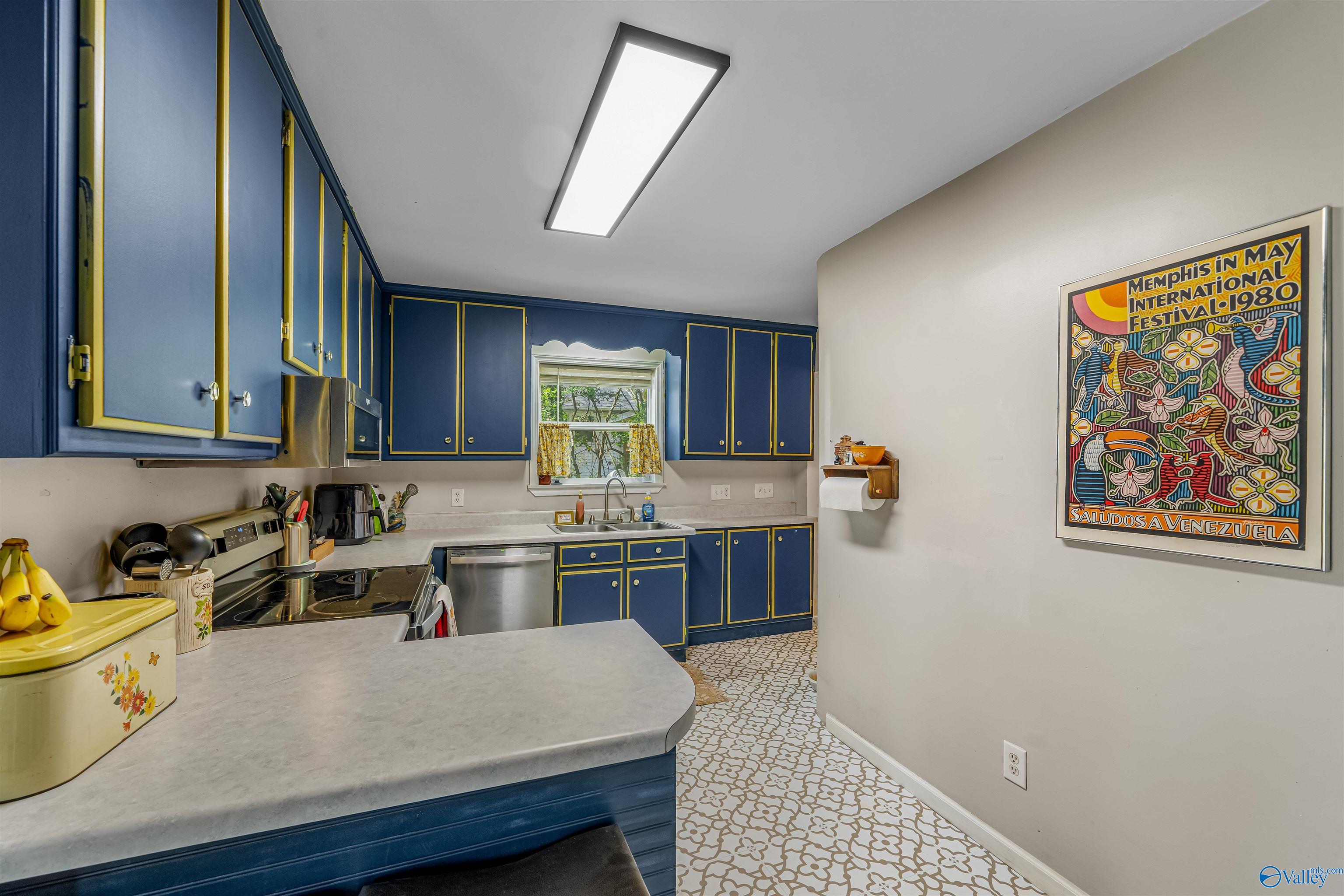 102 Rainbow Drive SW
