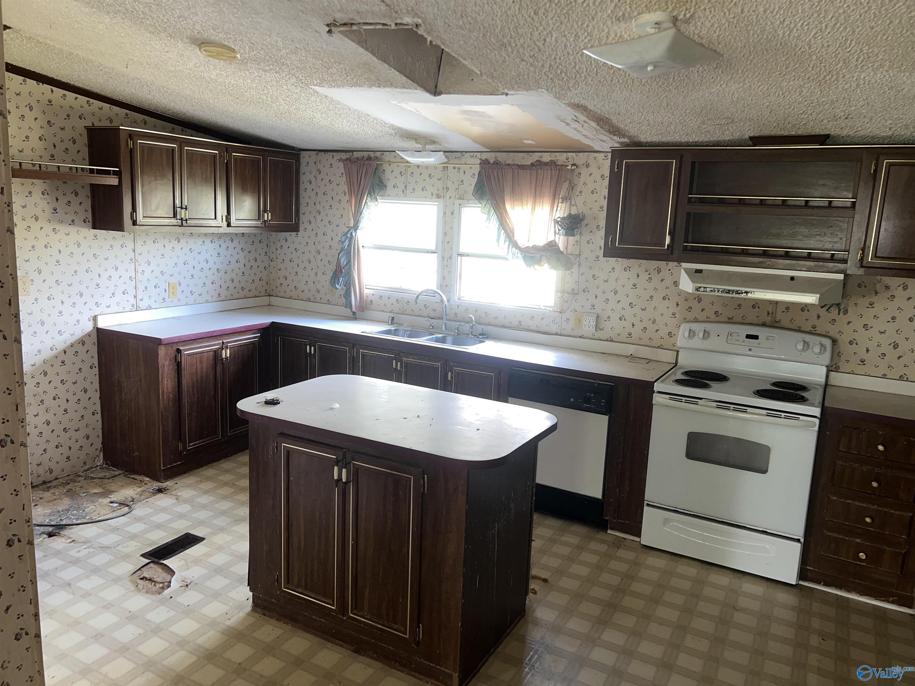 14211 Highway 75