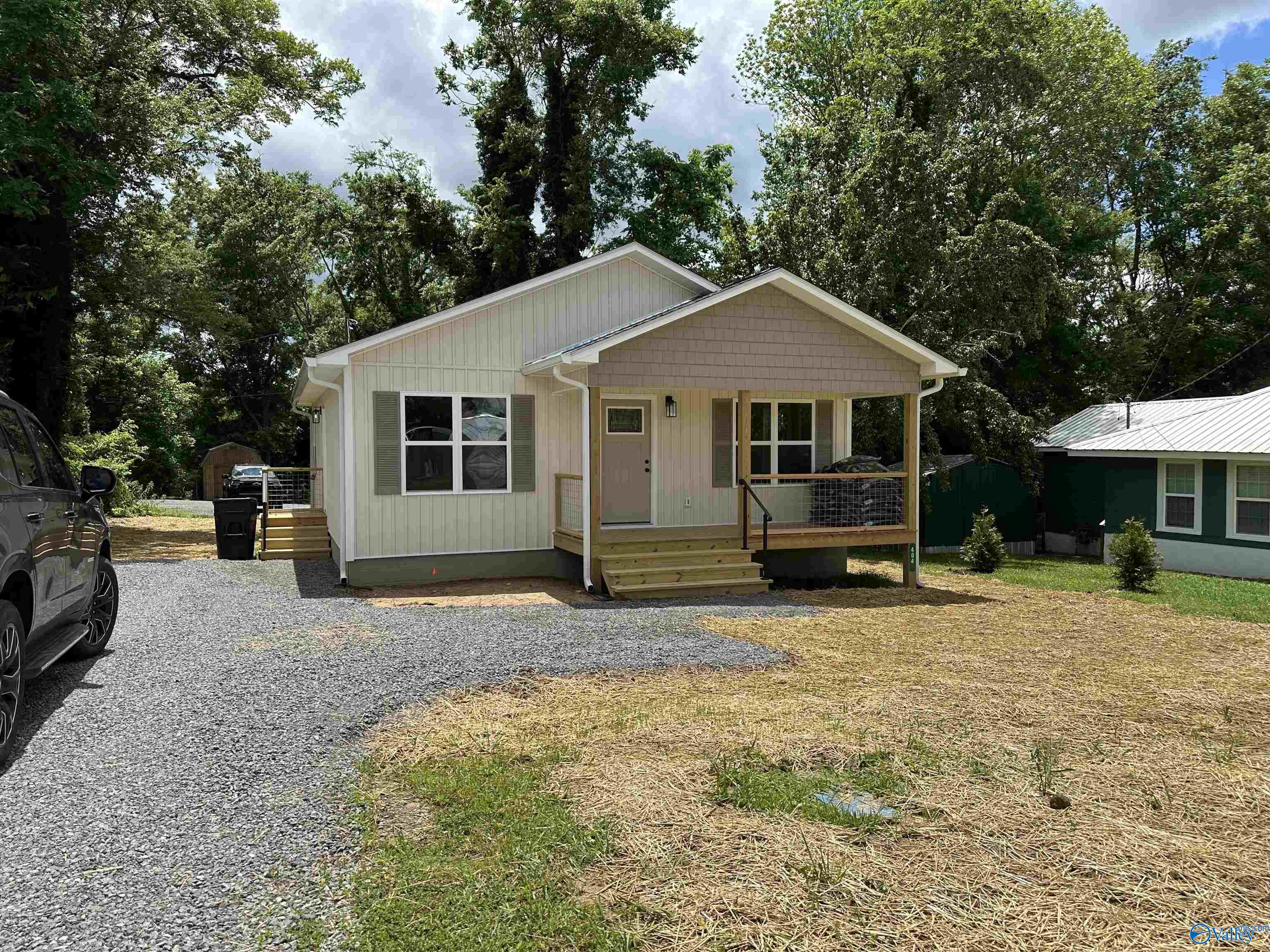 404 4th Street SE