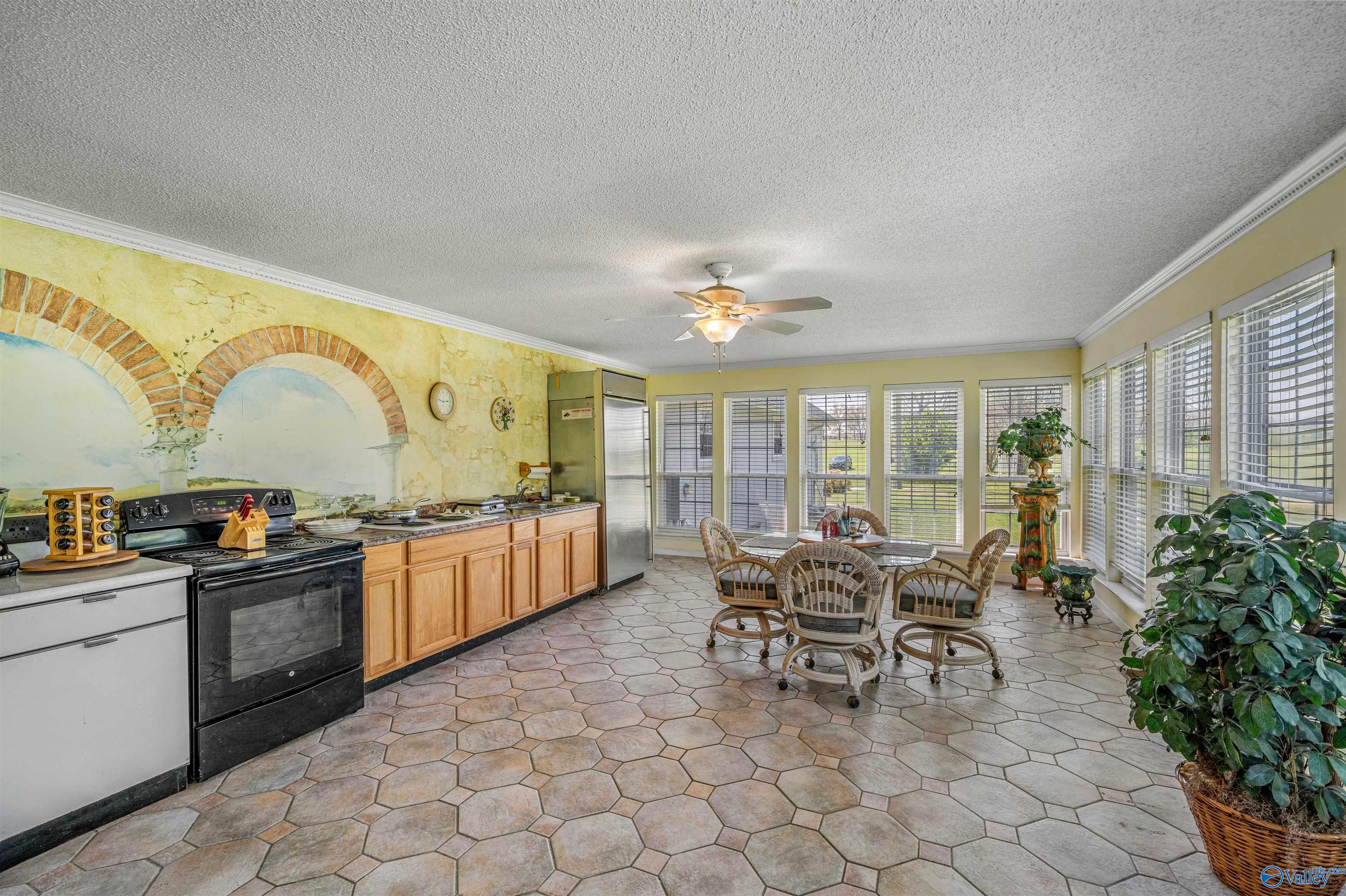 2295 Bellview Road