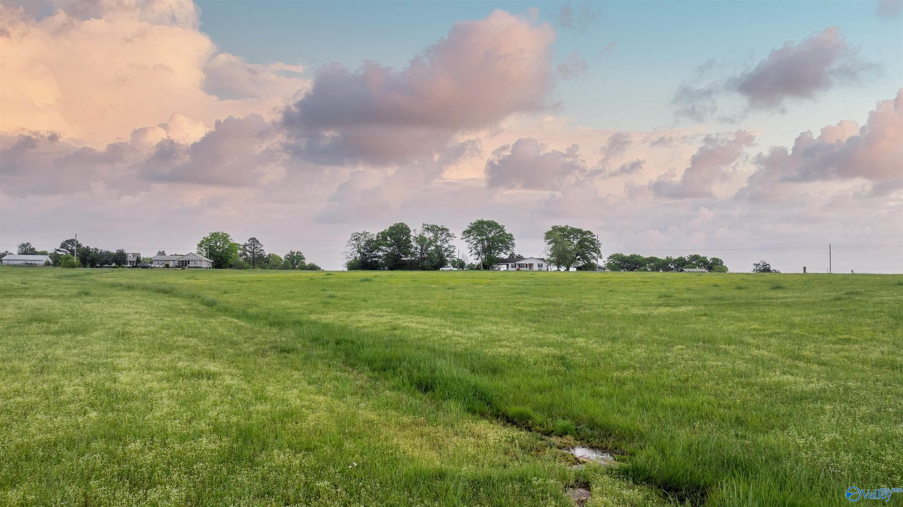 16 acres +/- County Road 152