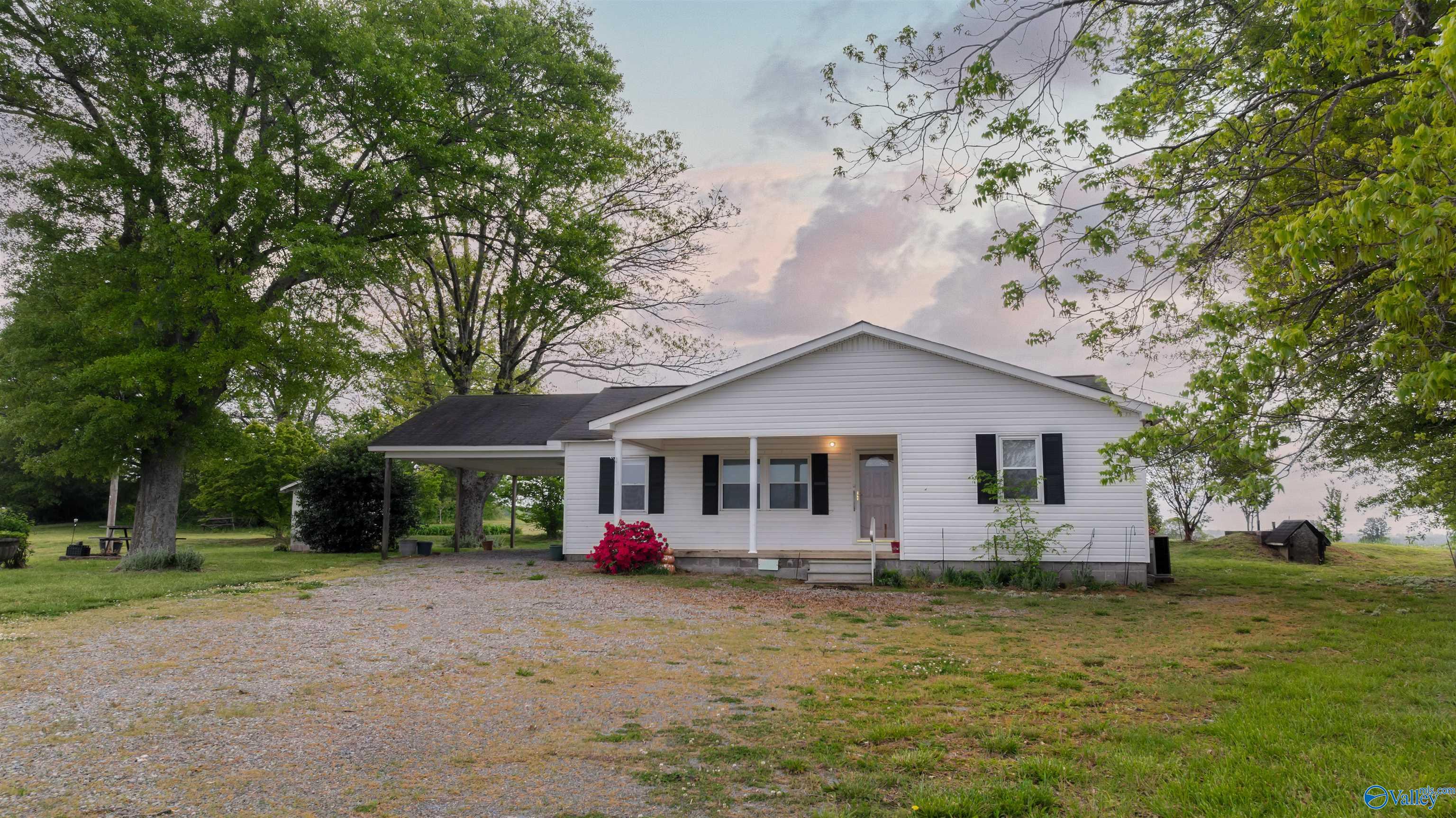 586 E County Road 152