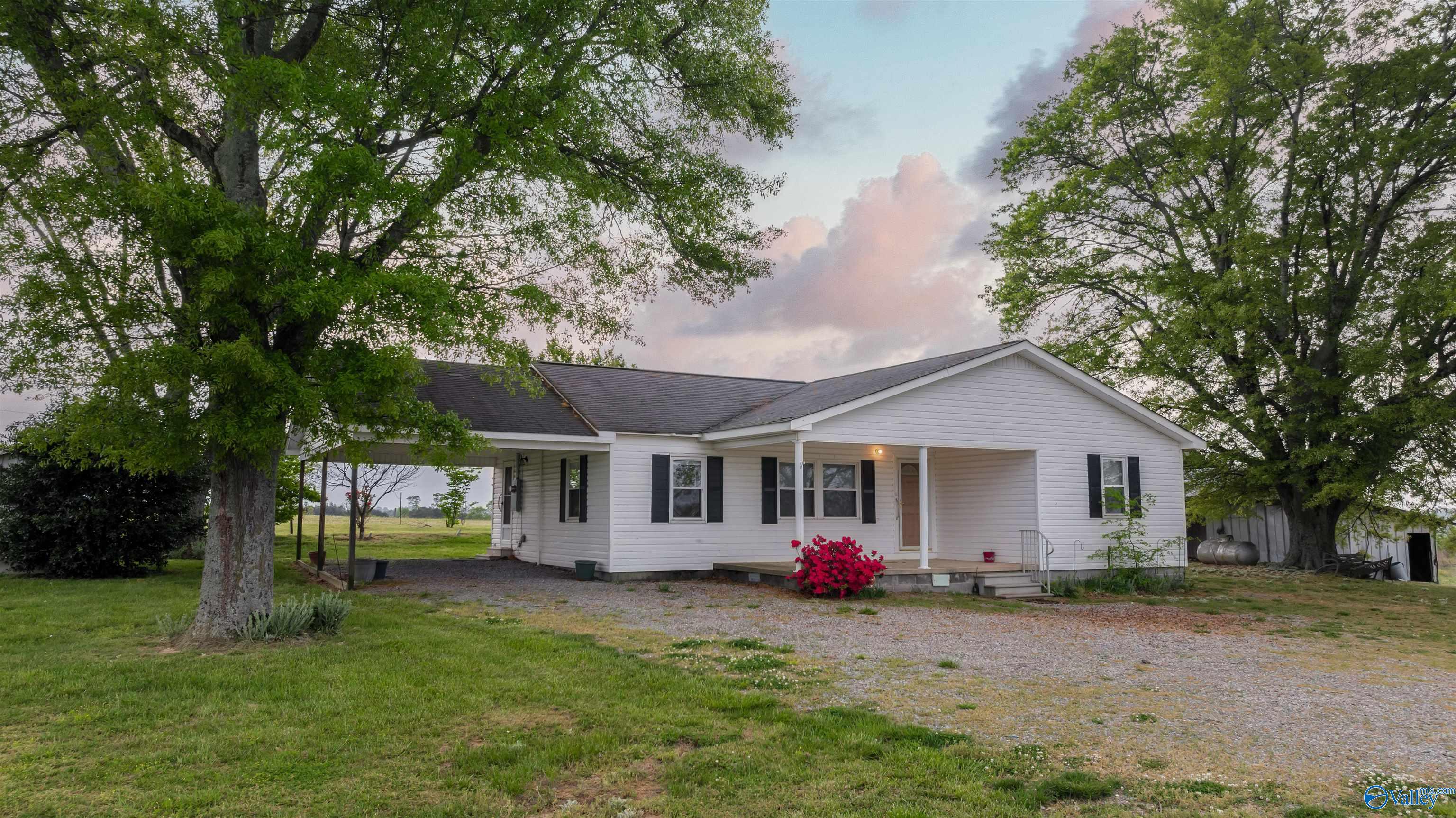 586 E County Road 152