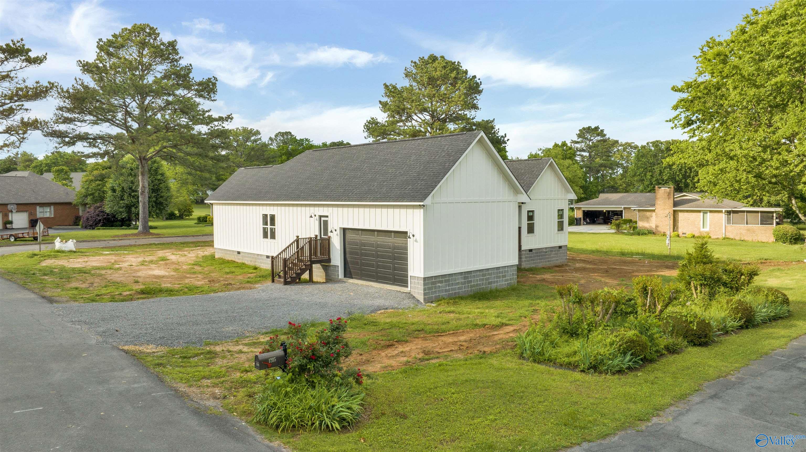 1209 Fairway Road NW