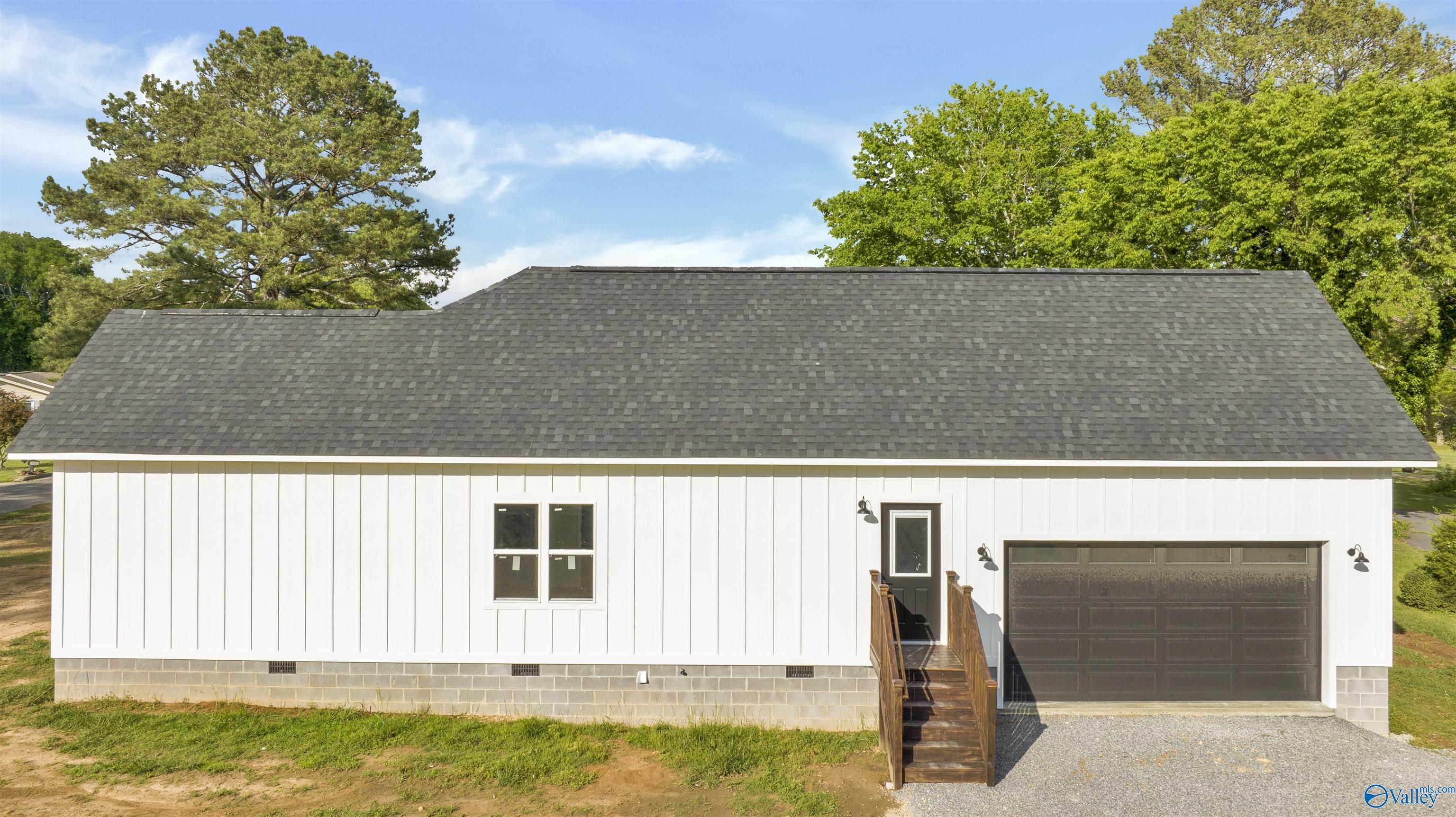 1209 Fairway Road NW