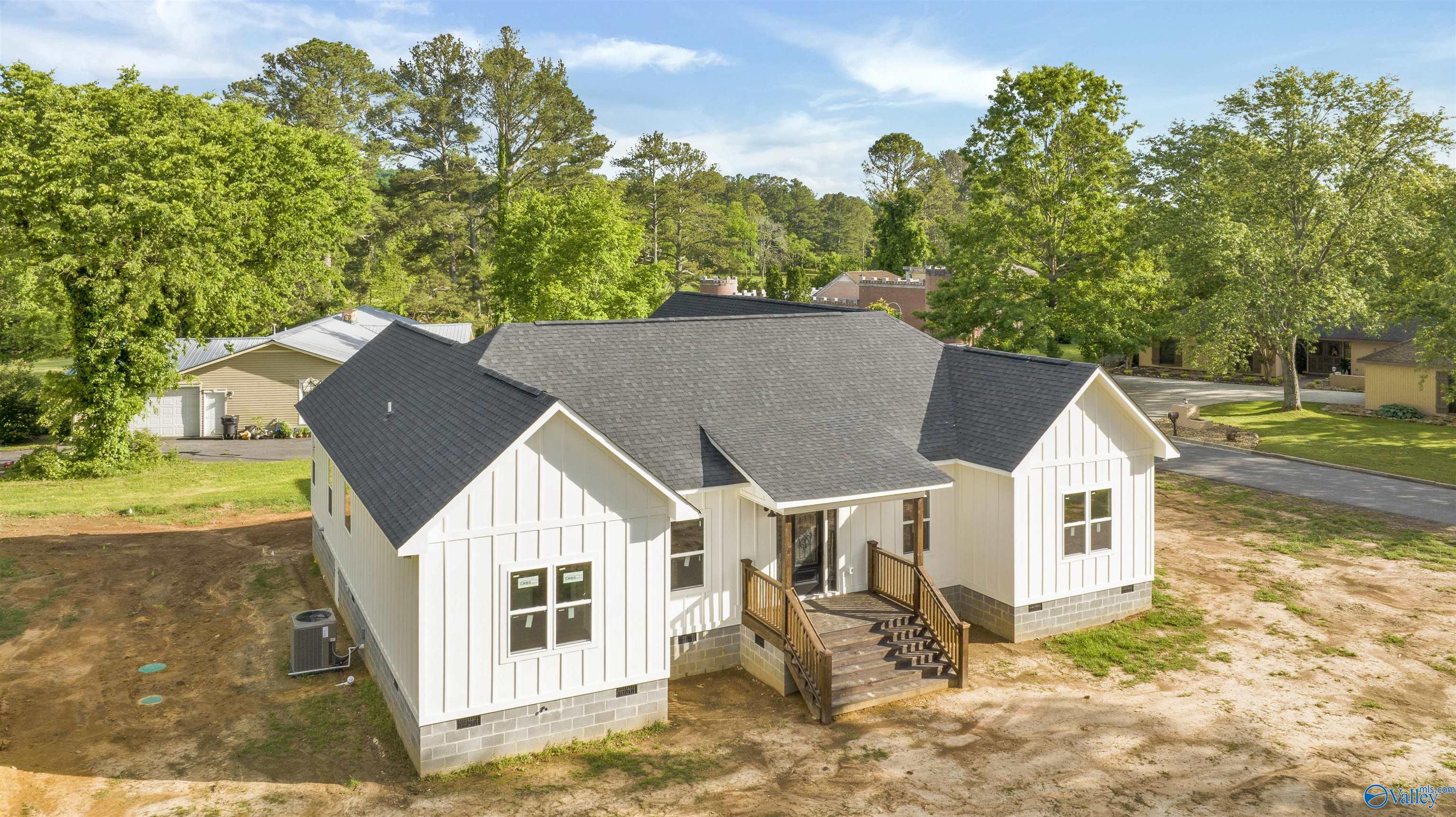 1209 Fairway Road NW