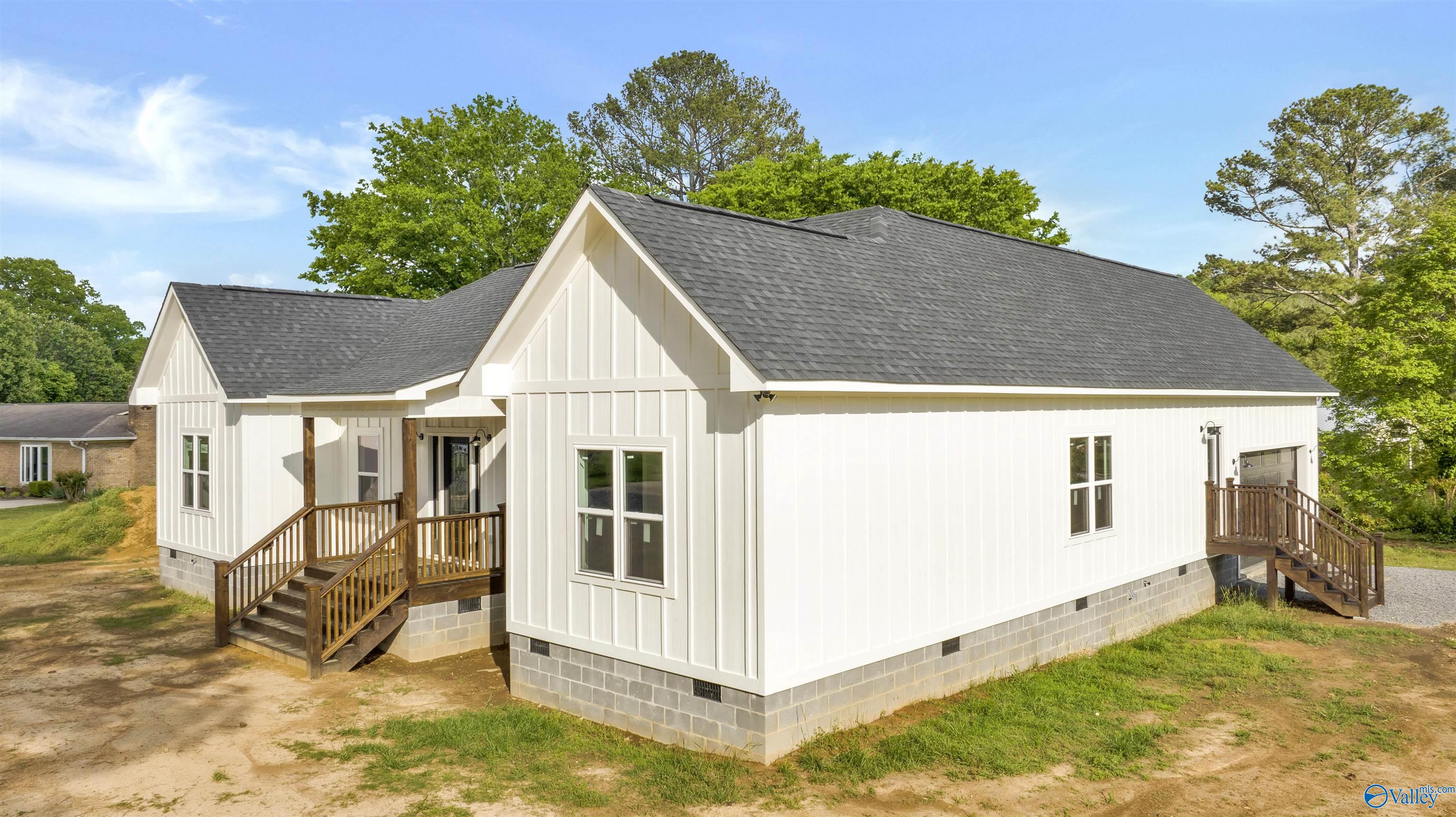 1209 Fairway Road NW