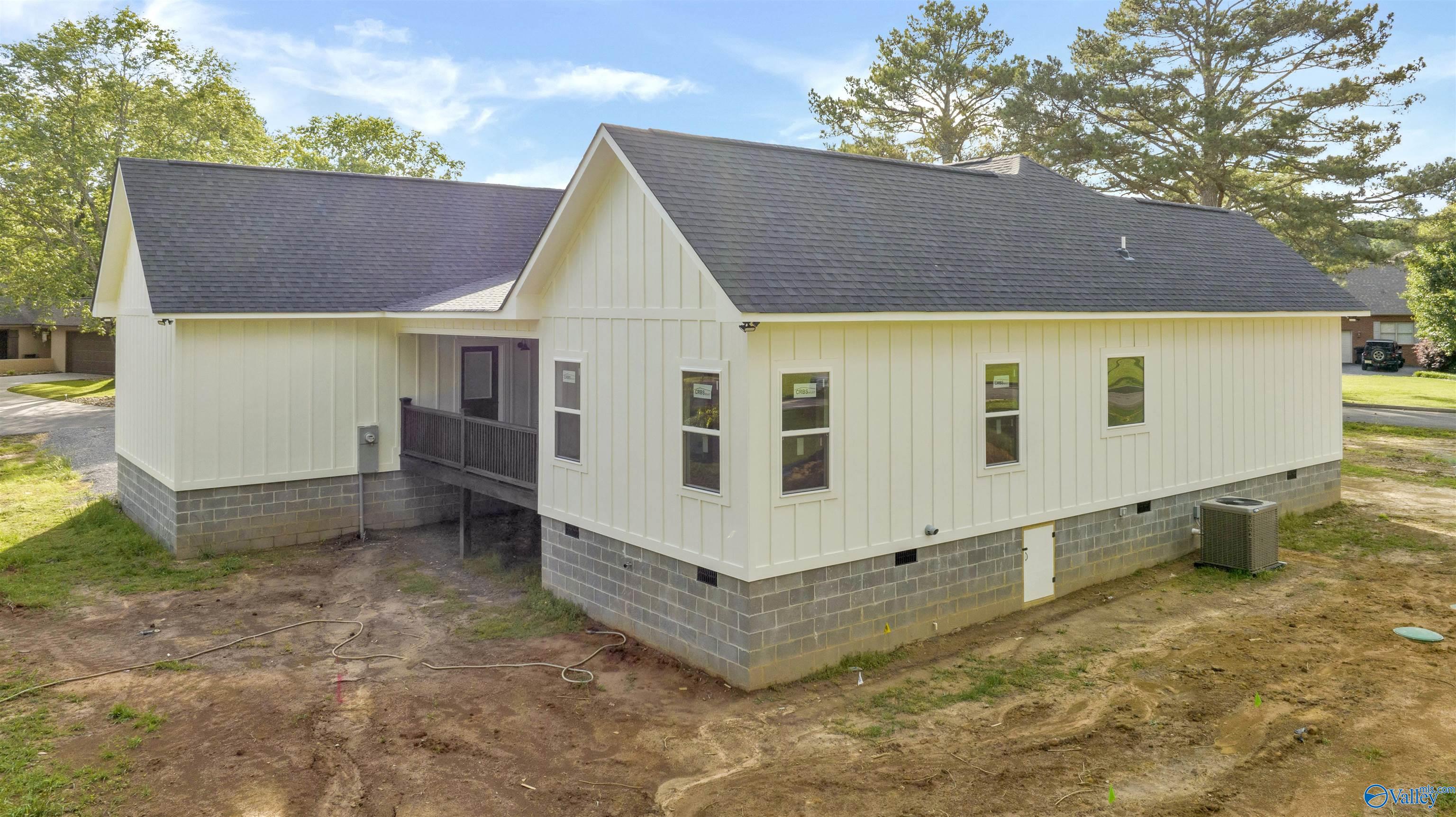 1209 Fairway Road NW