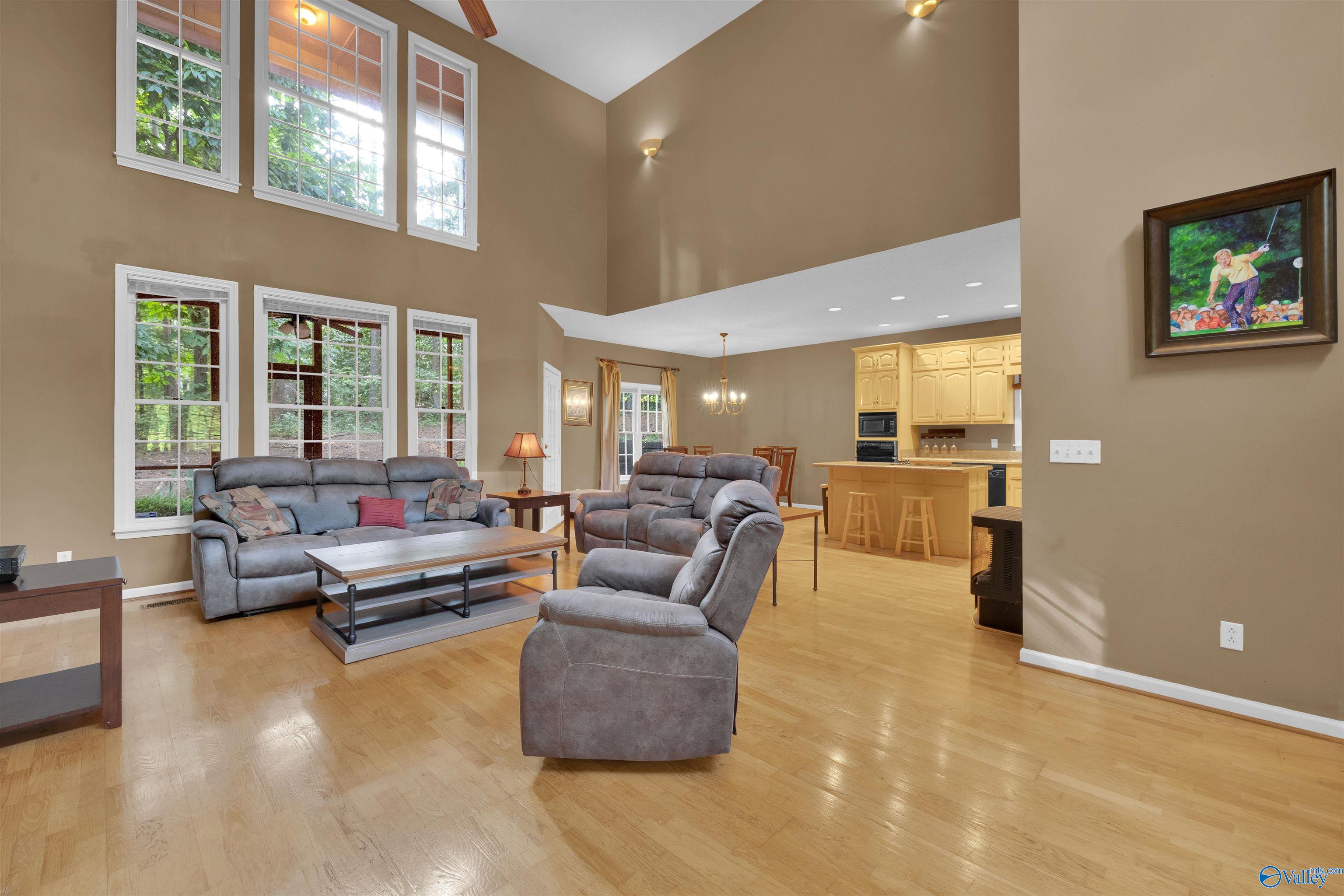 6208 Robin Lane