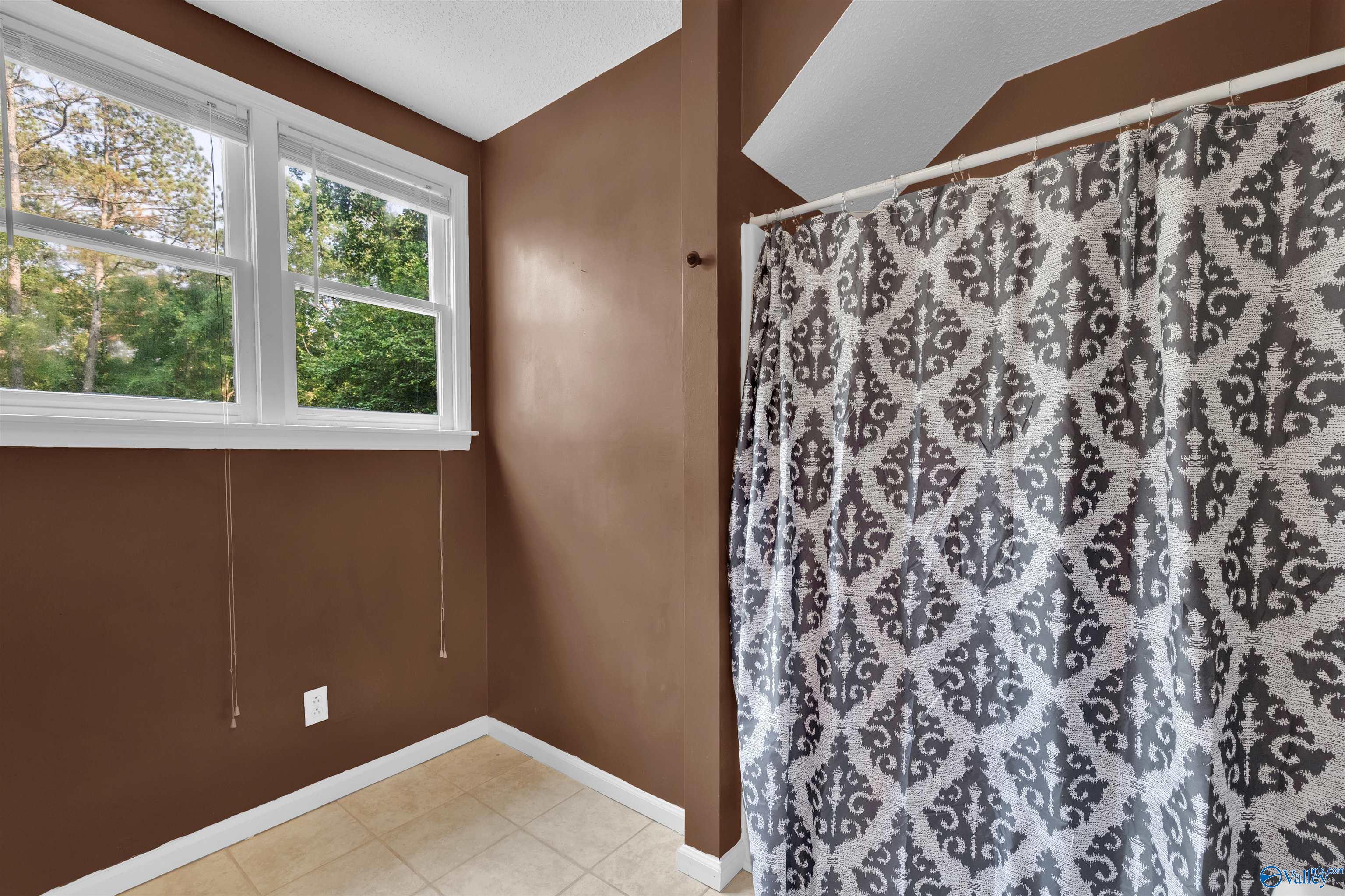 6208 Robin Lane