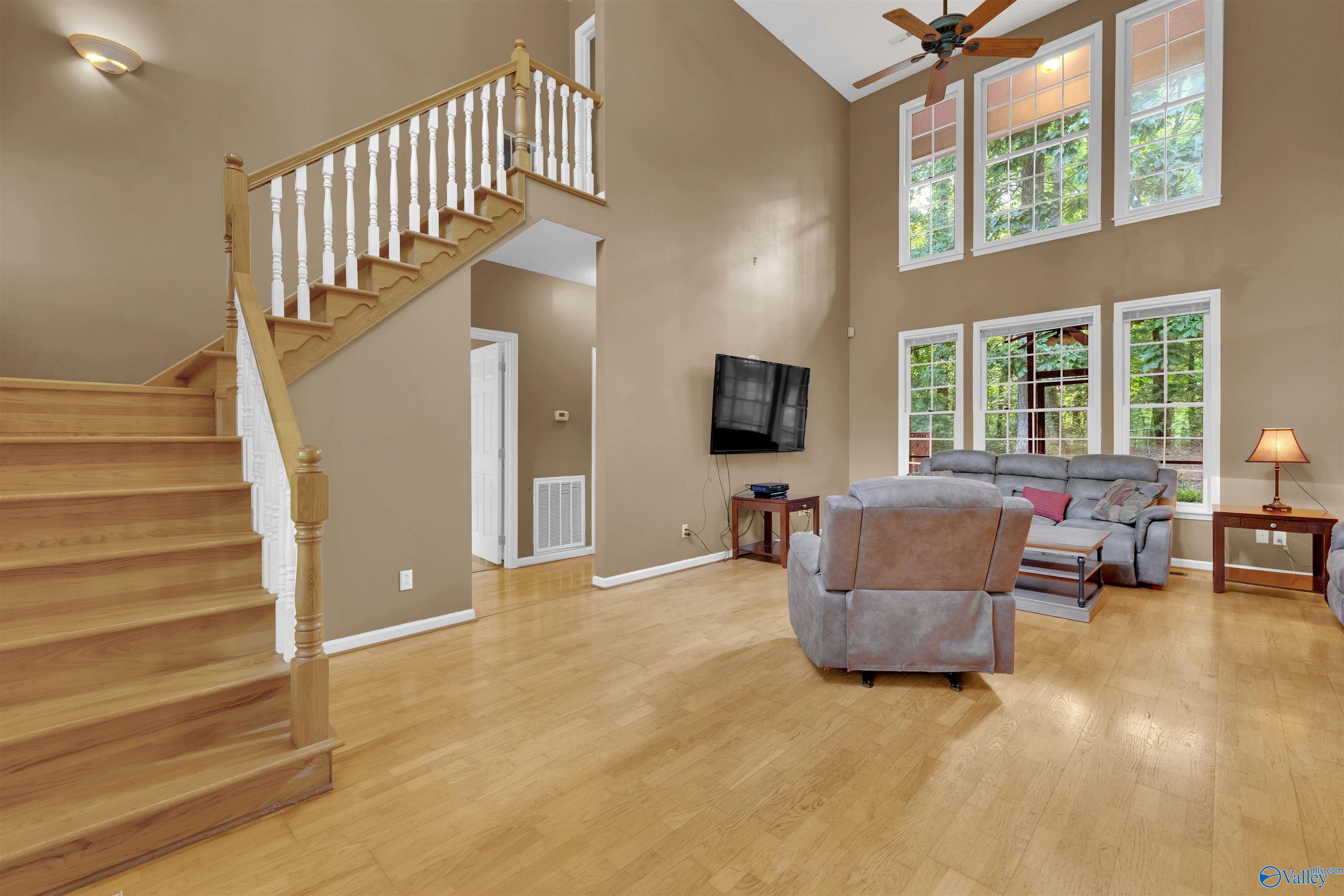 6208 Robin Lane