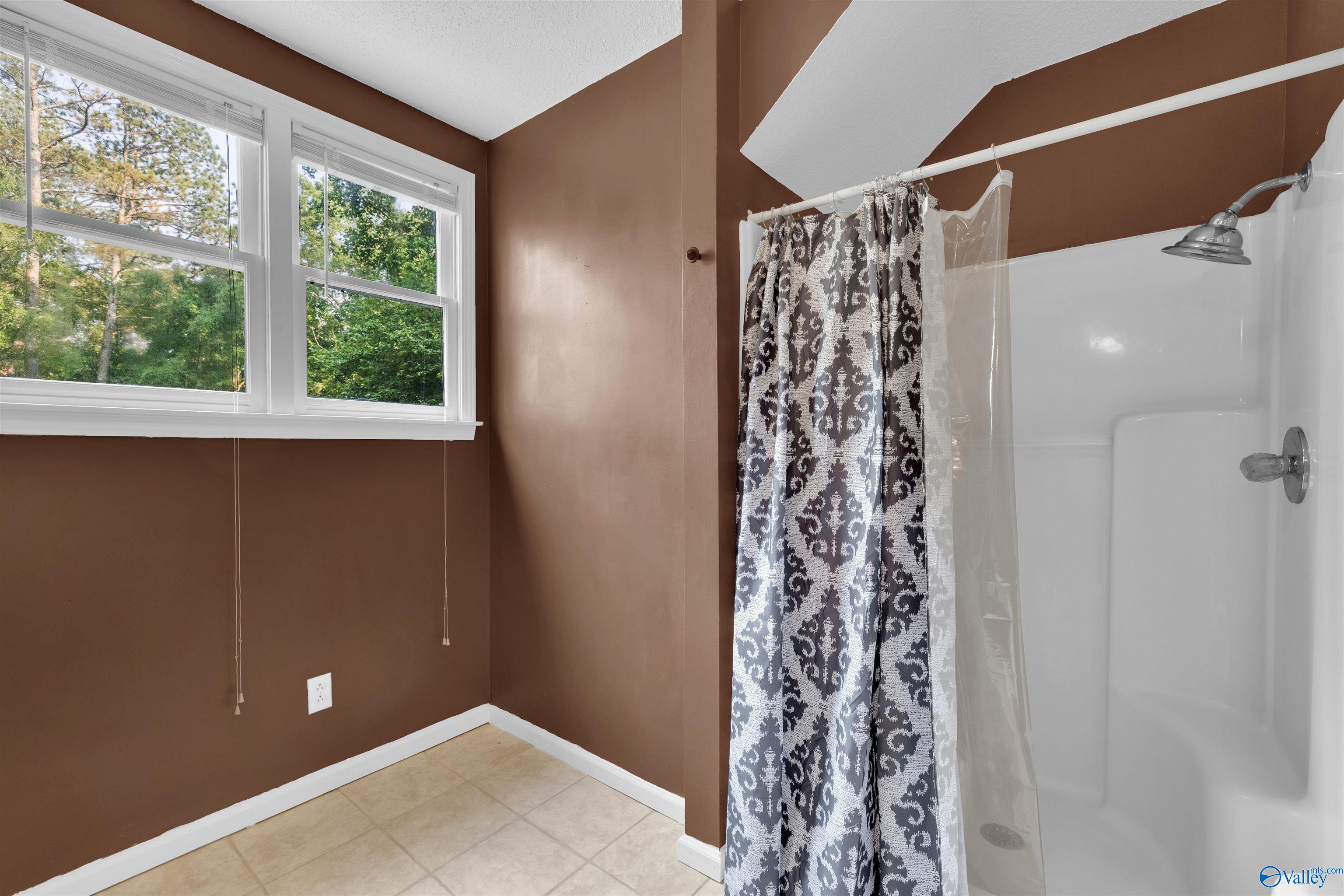 6208 Robin Lane
