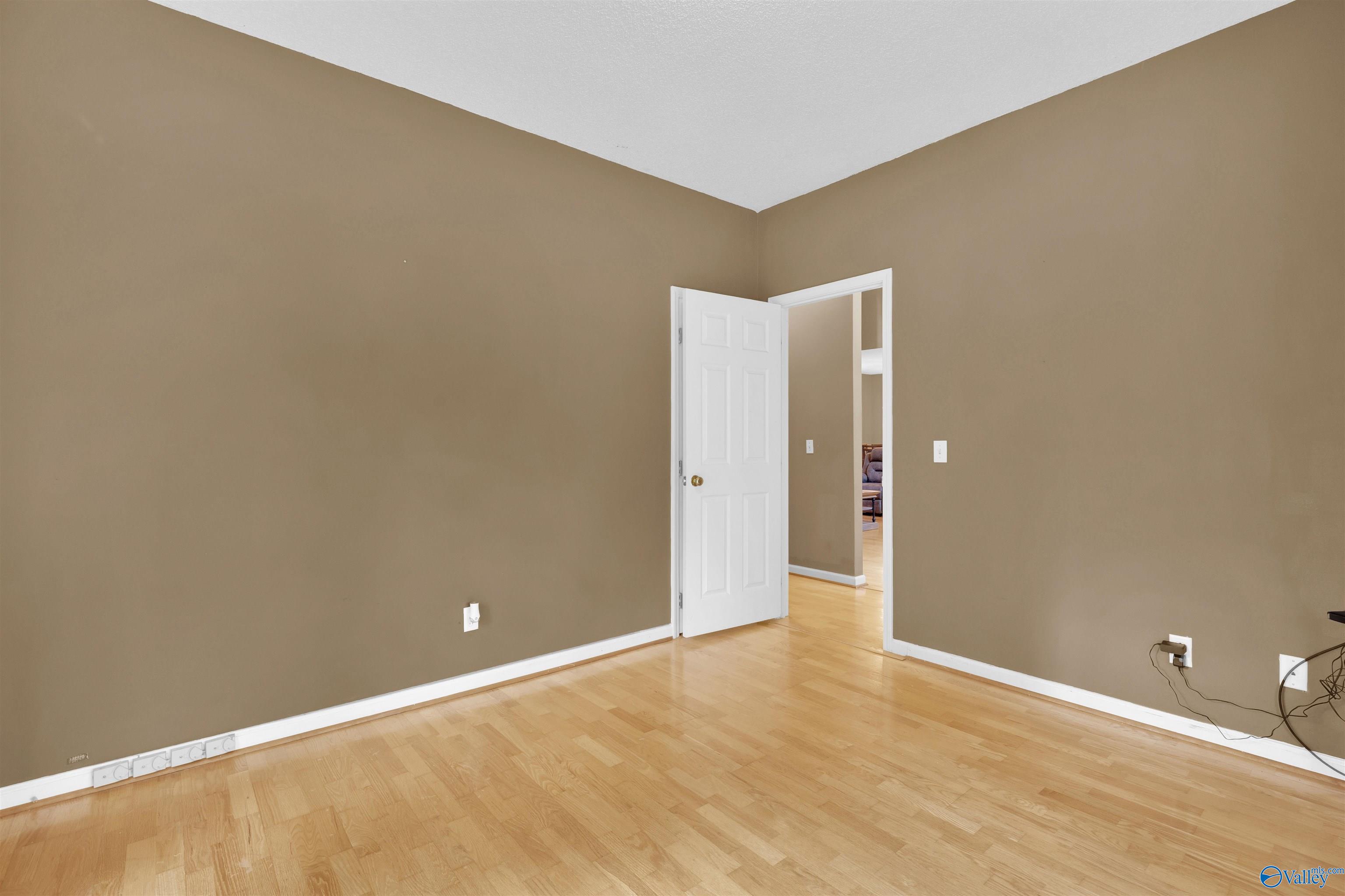 6208 Robin Lane