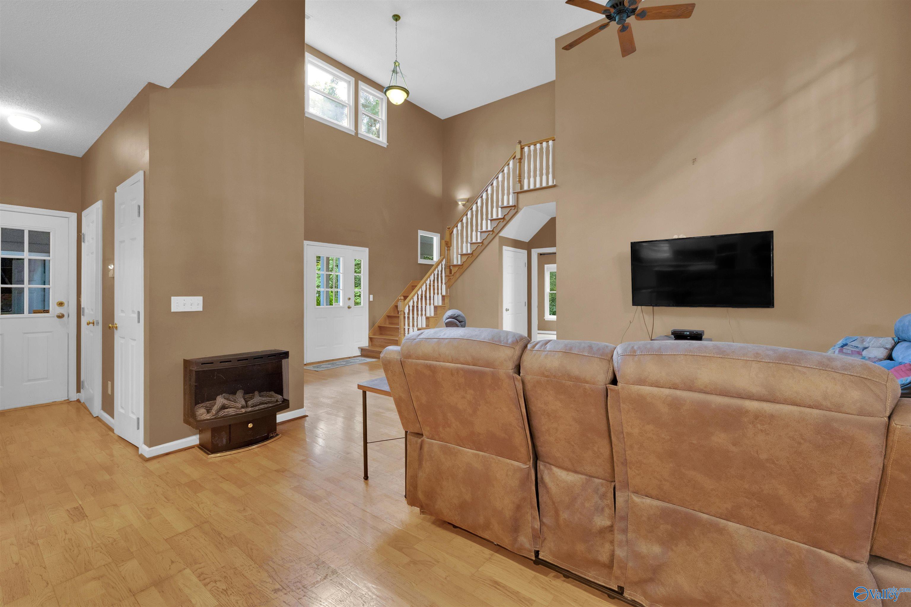 6208 Robin Lane