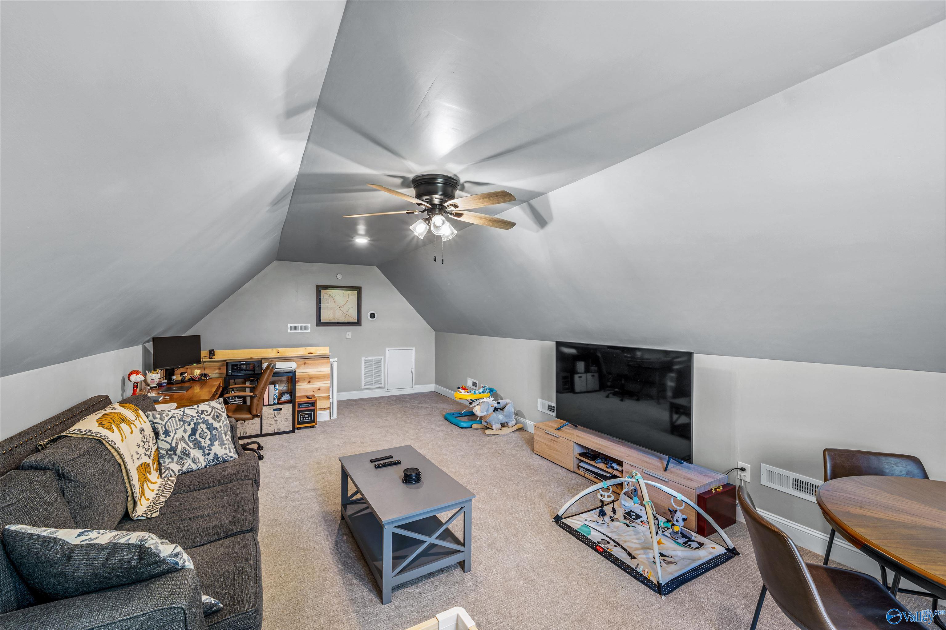 231 Hale Lane