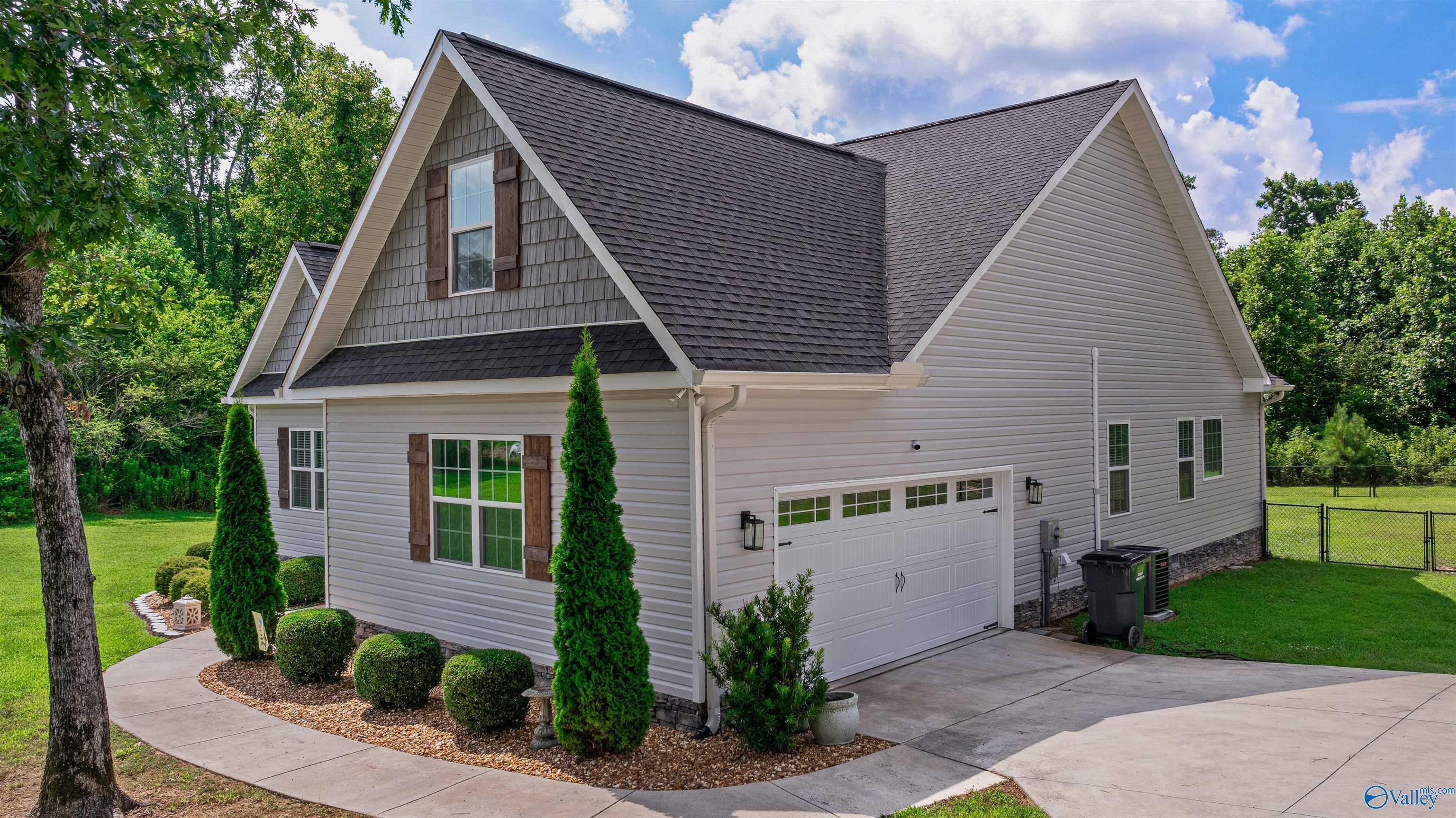 231 Hale Lane