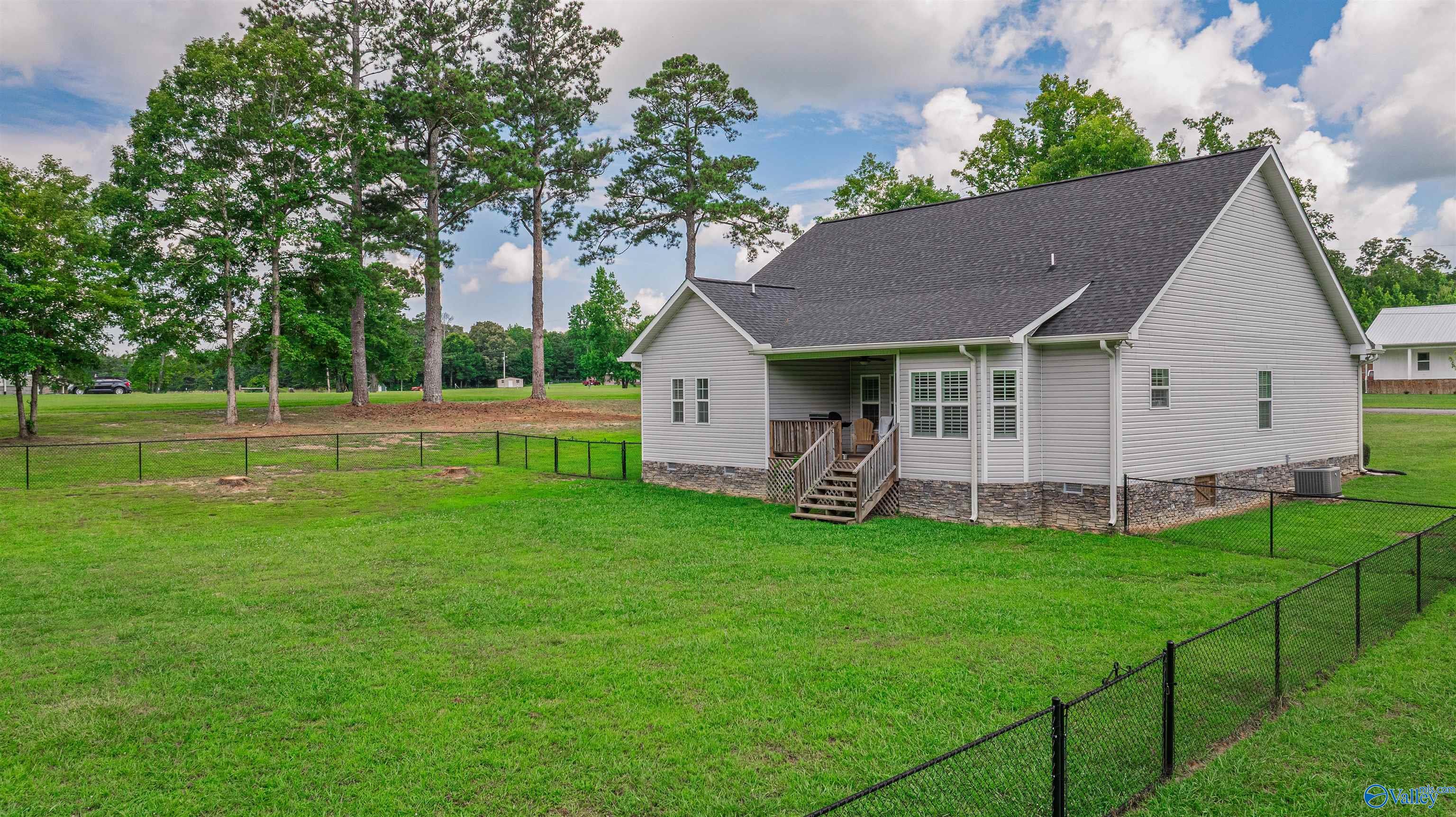 231 Hale Lane