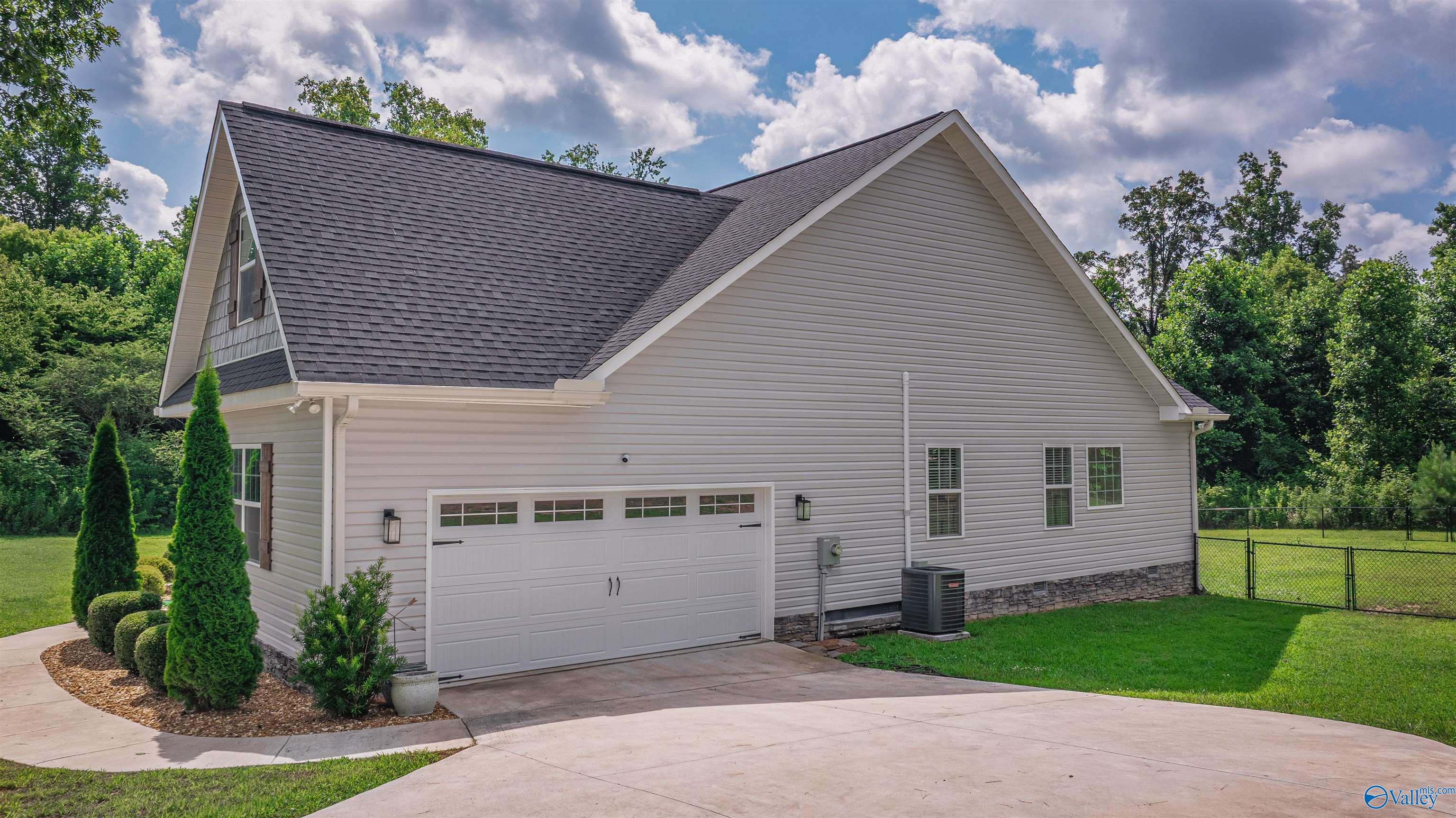 231 Hale Lane