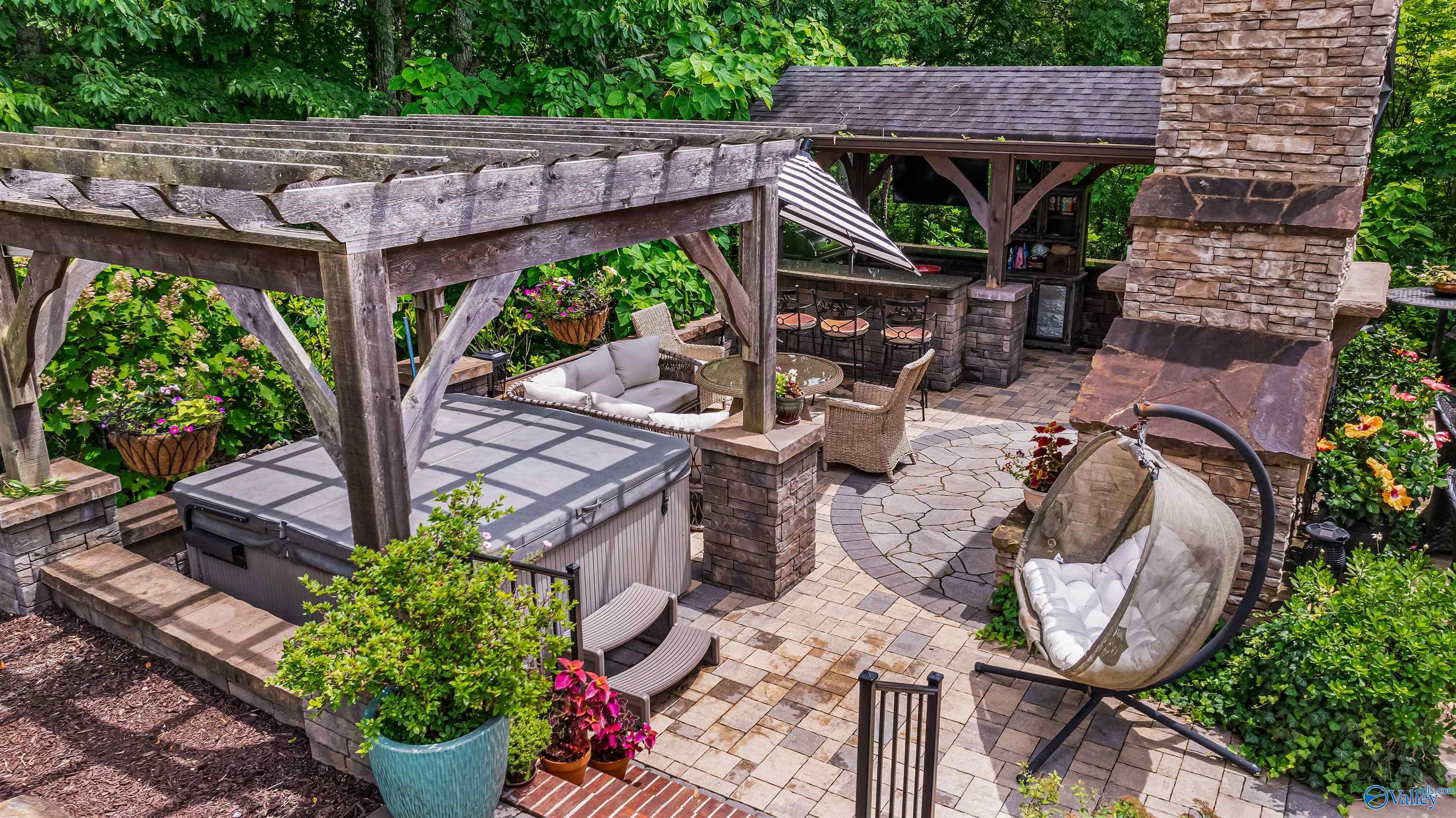 1650 Quail Hollow Road NW