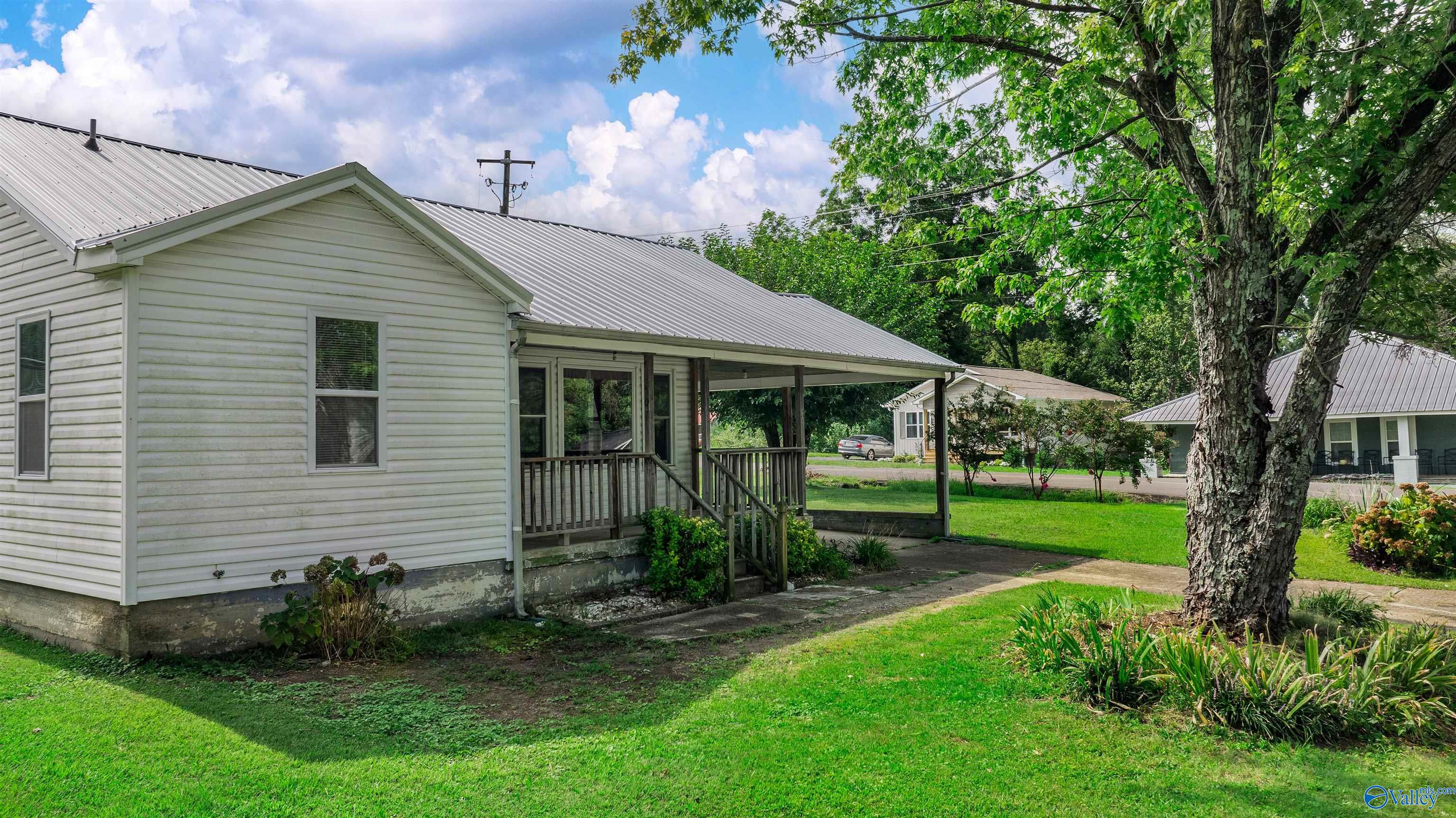 305 Sanders Avenue SE