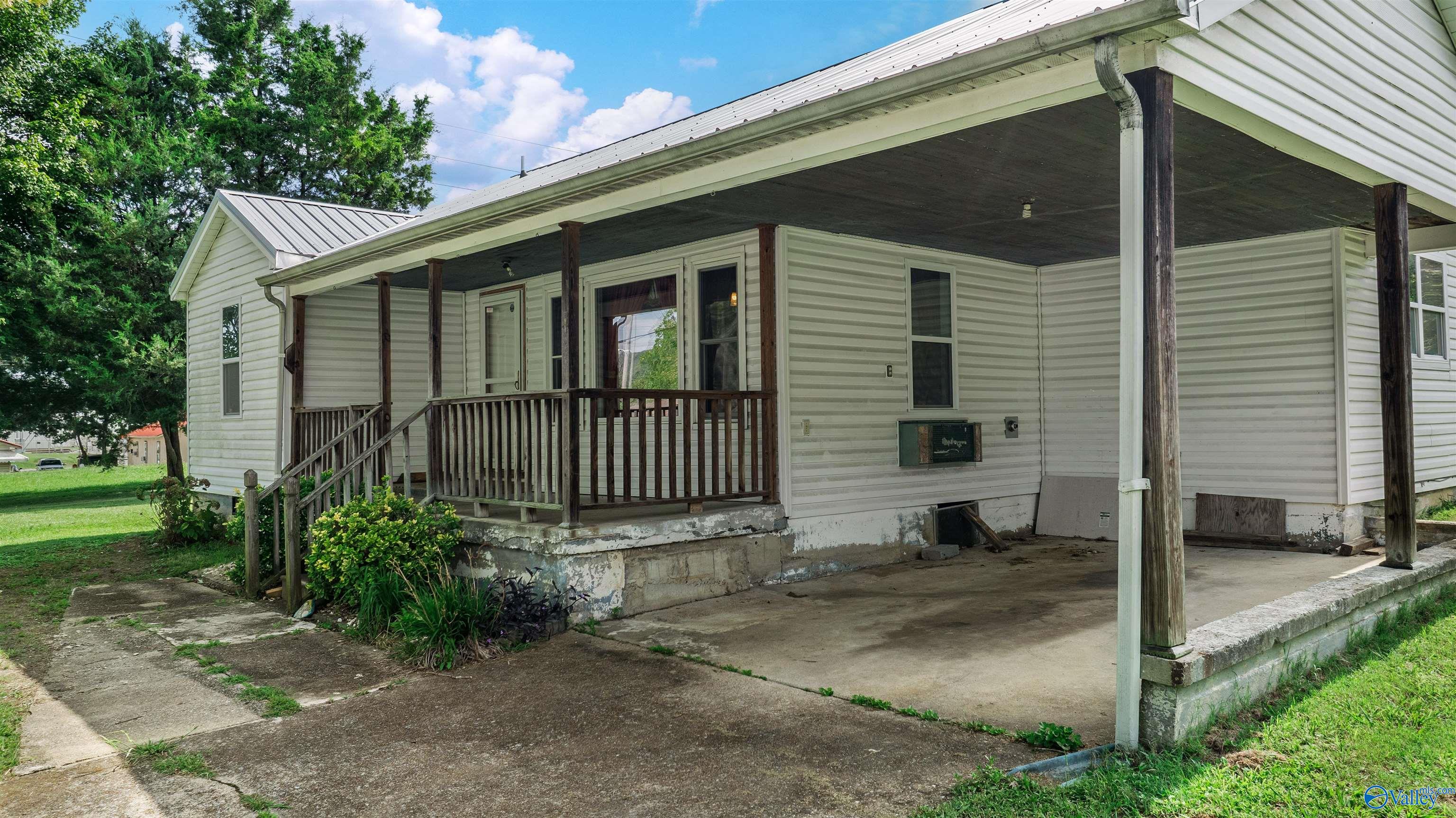 305 Sanders Avenue SE