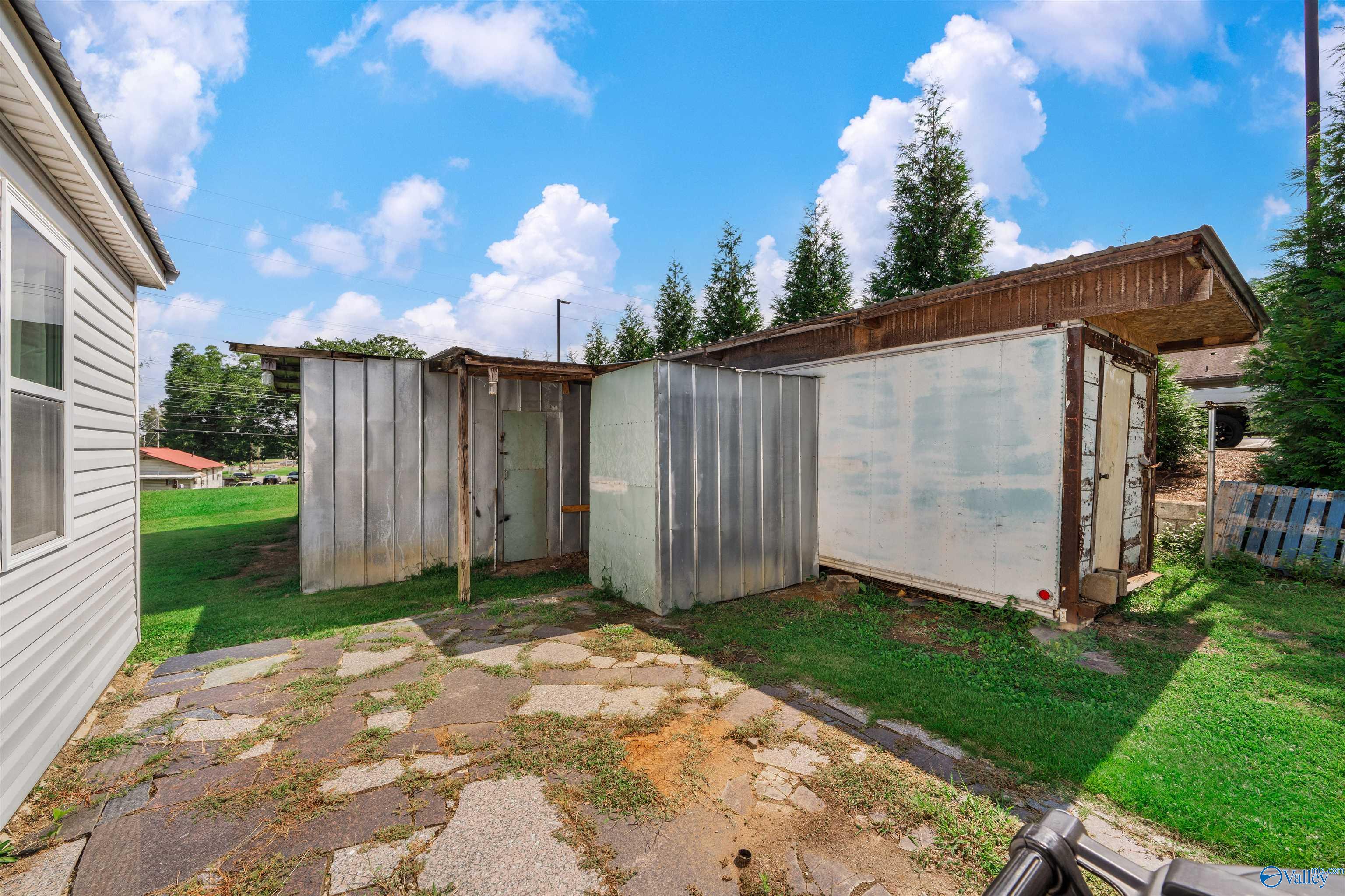 305 Sanders Avenue SE