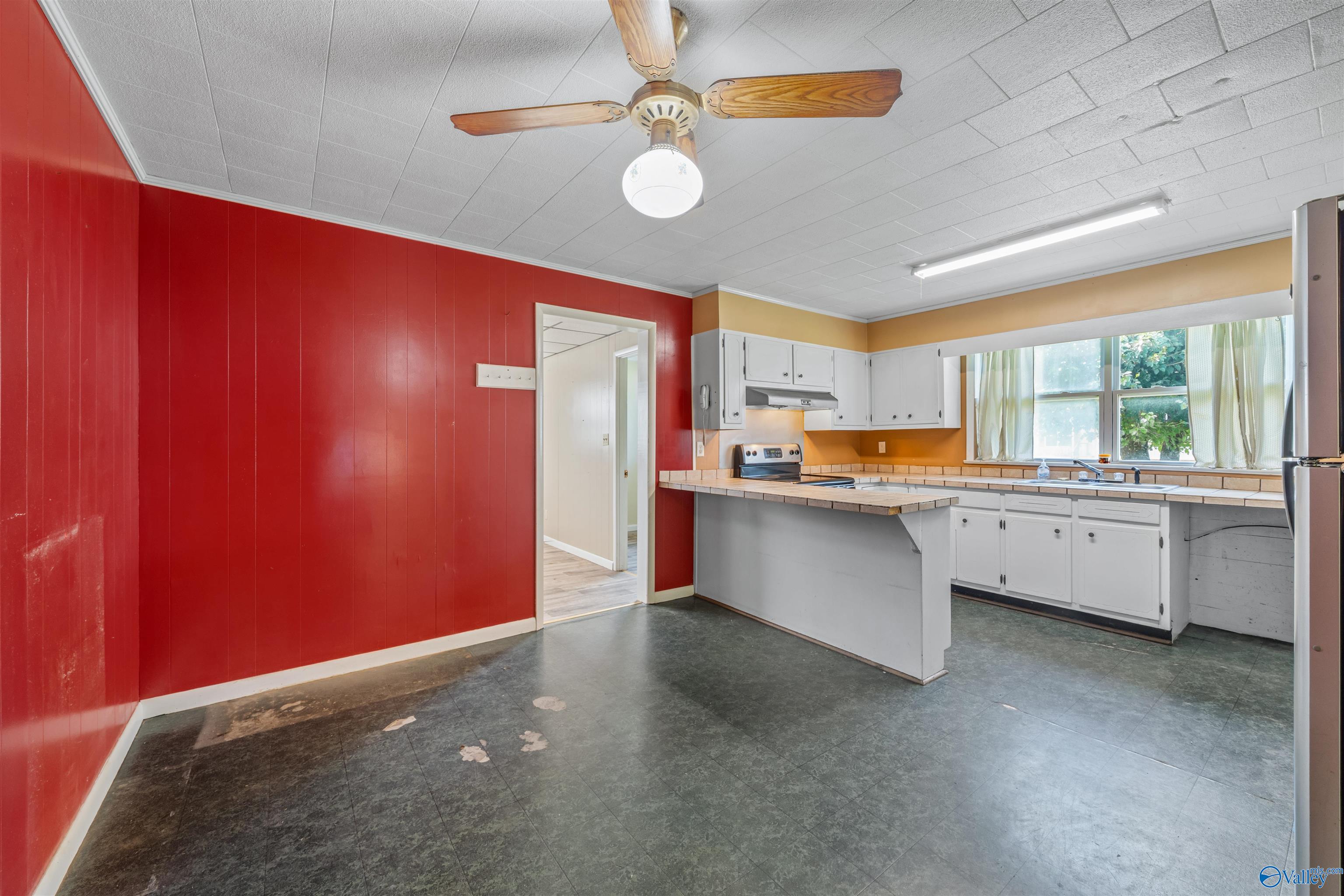 305 Sanders Avenue SE