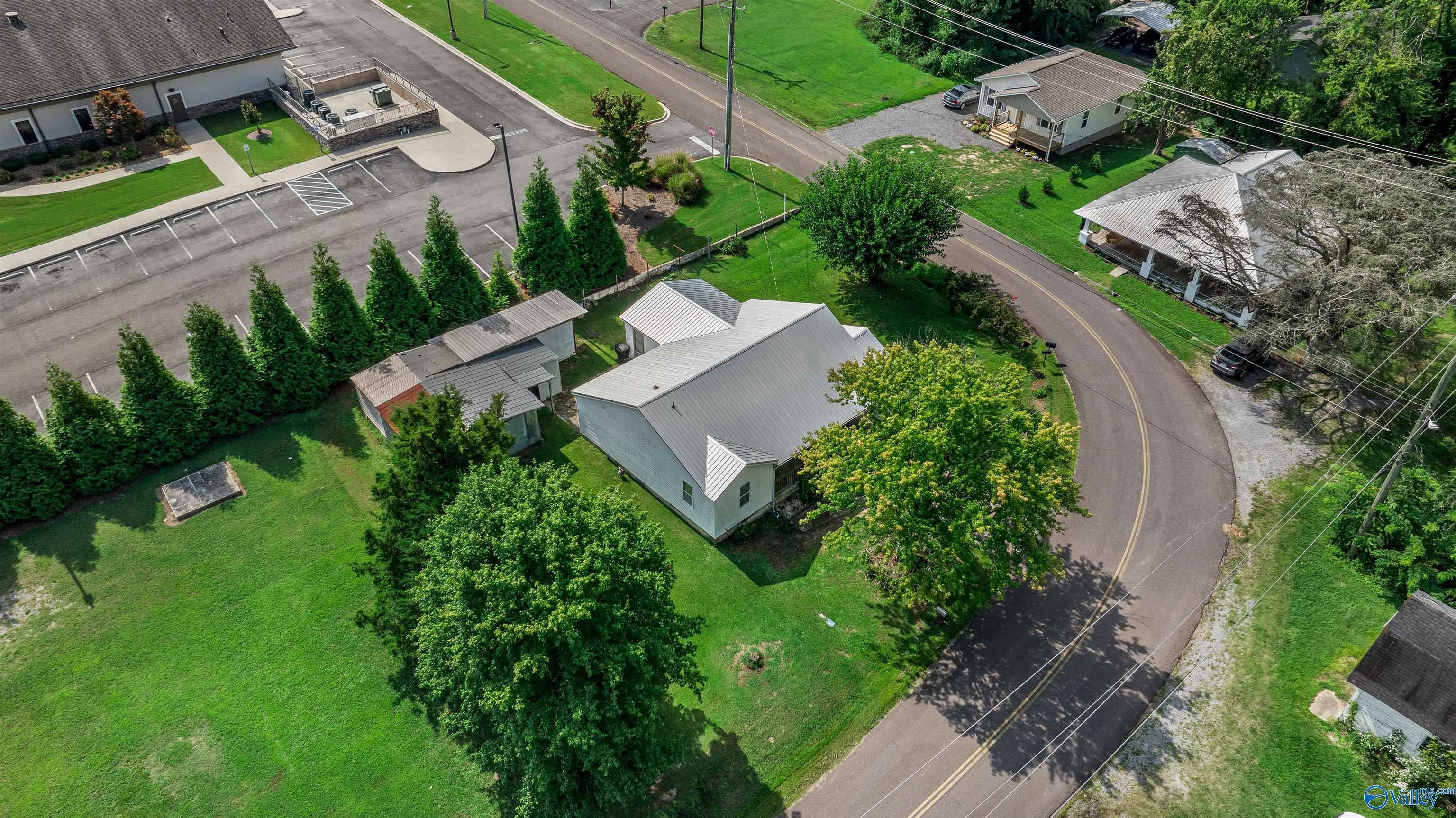 305 Sanders Avenue SE