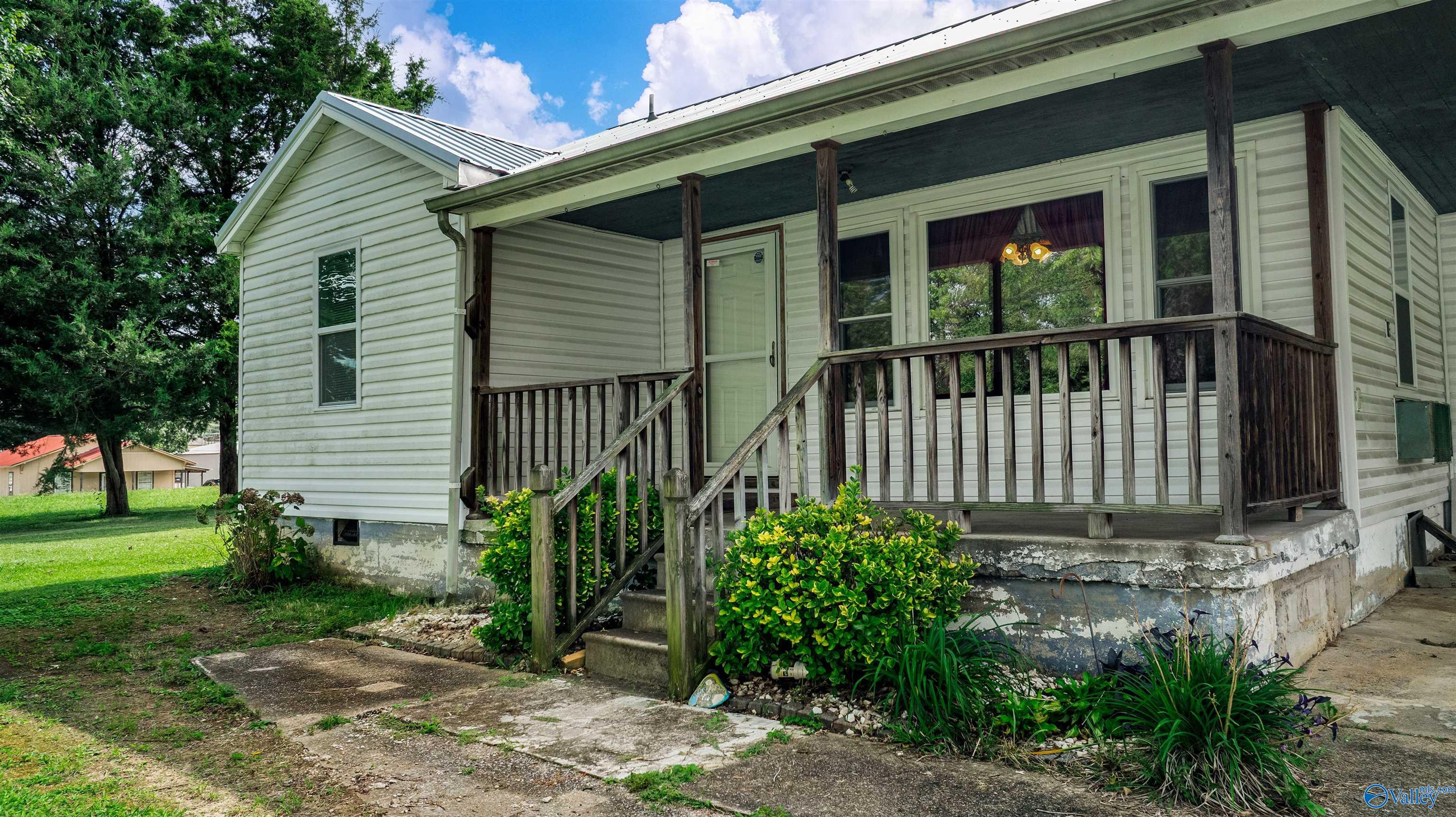 305 Sanders Avenue SE