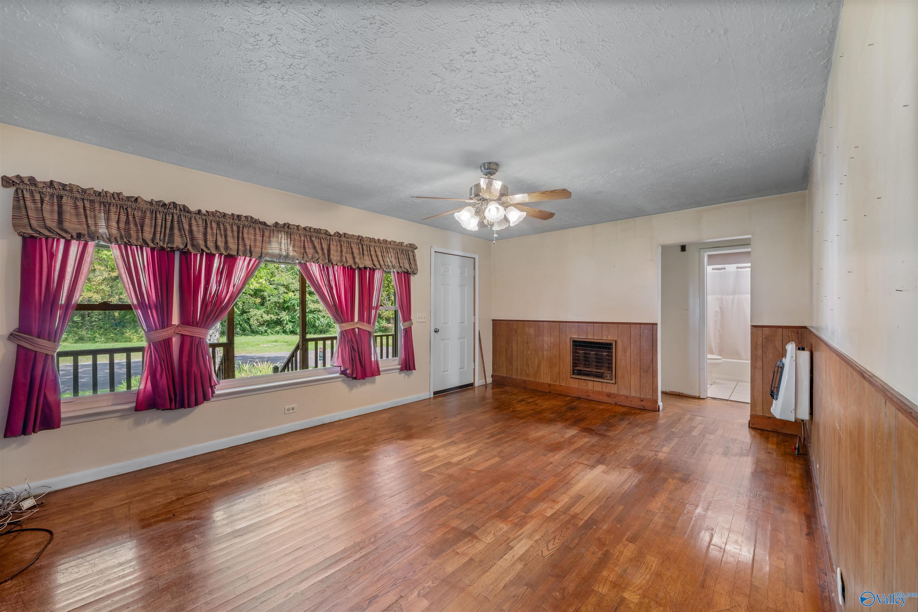 305 Sanders Avenue SE