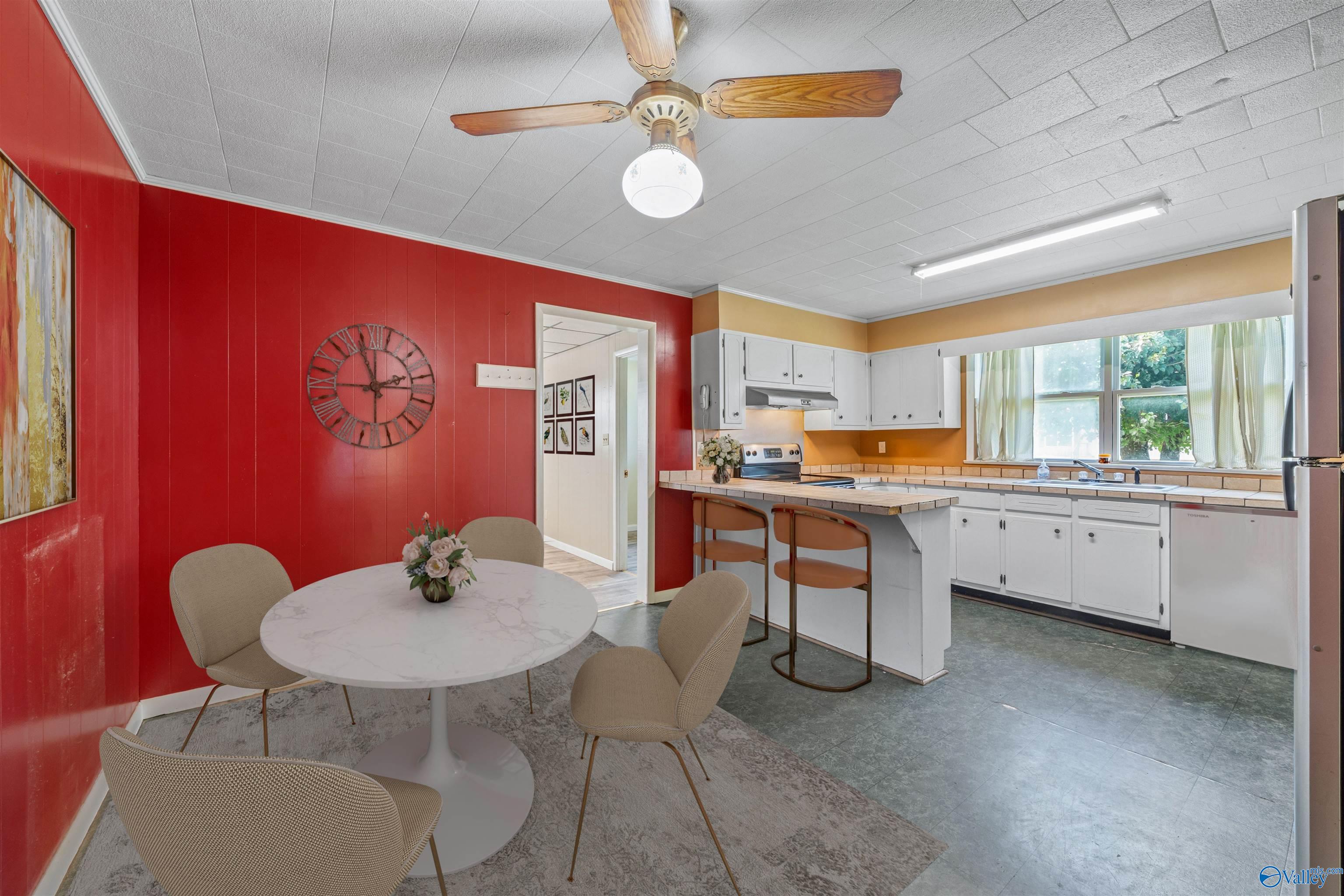 305 Sanders Avenue SE