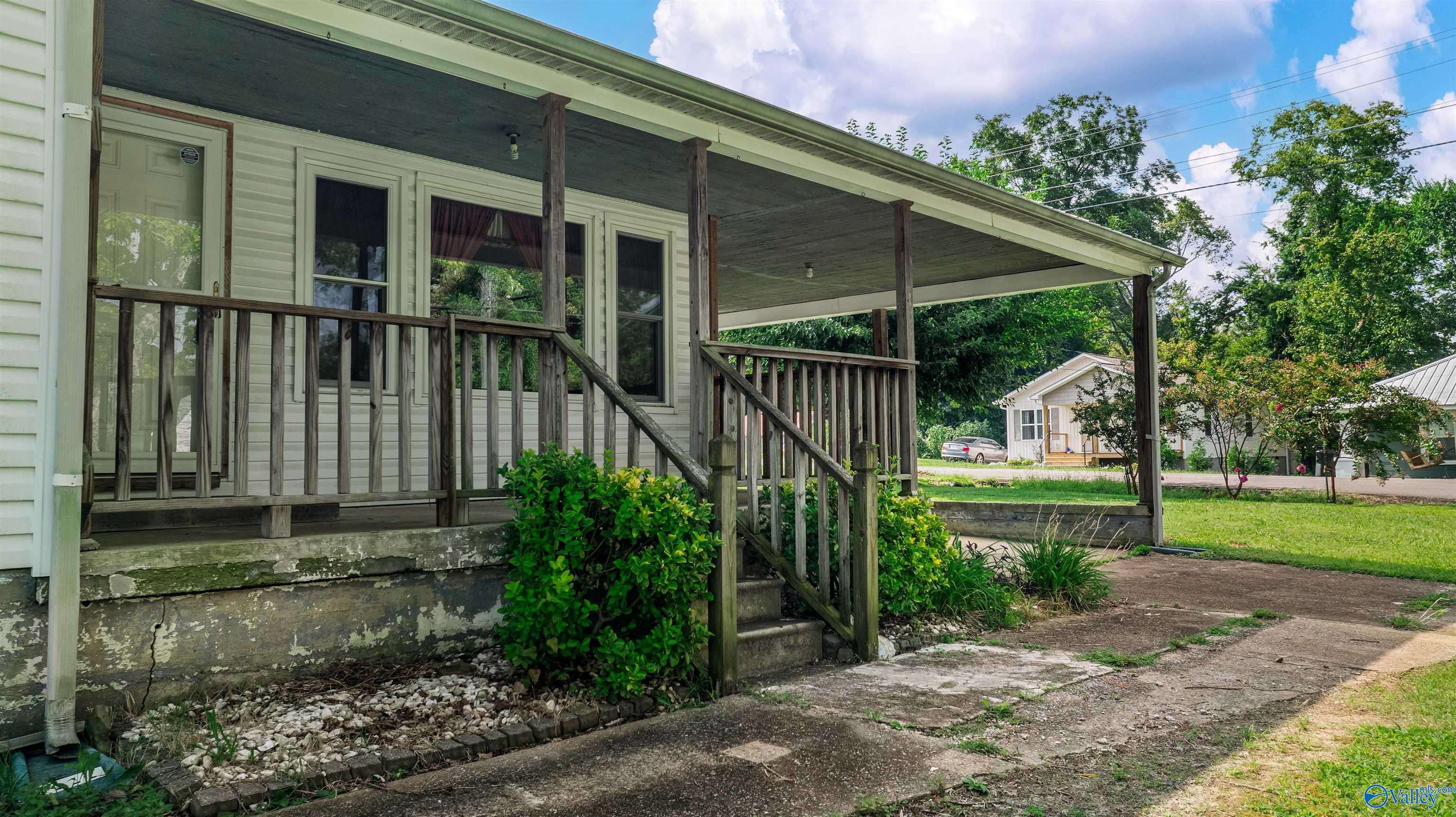 305 Sanders Avenue SE