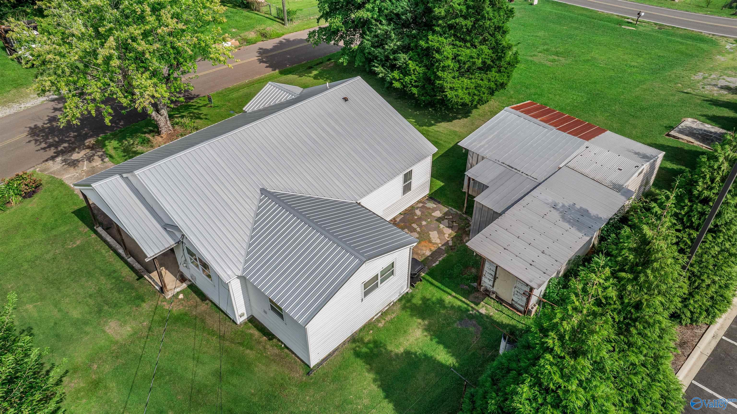 305 Sanders Avenue SE