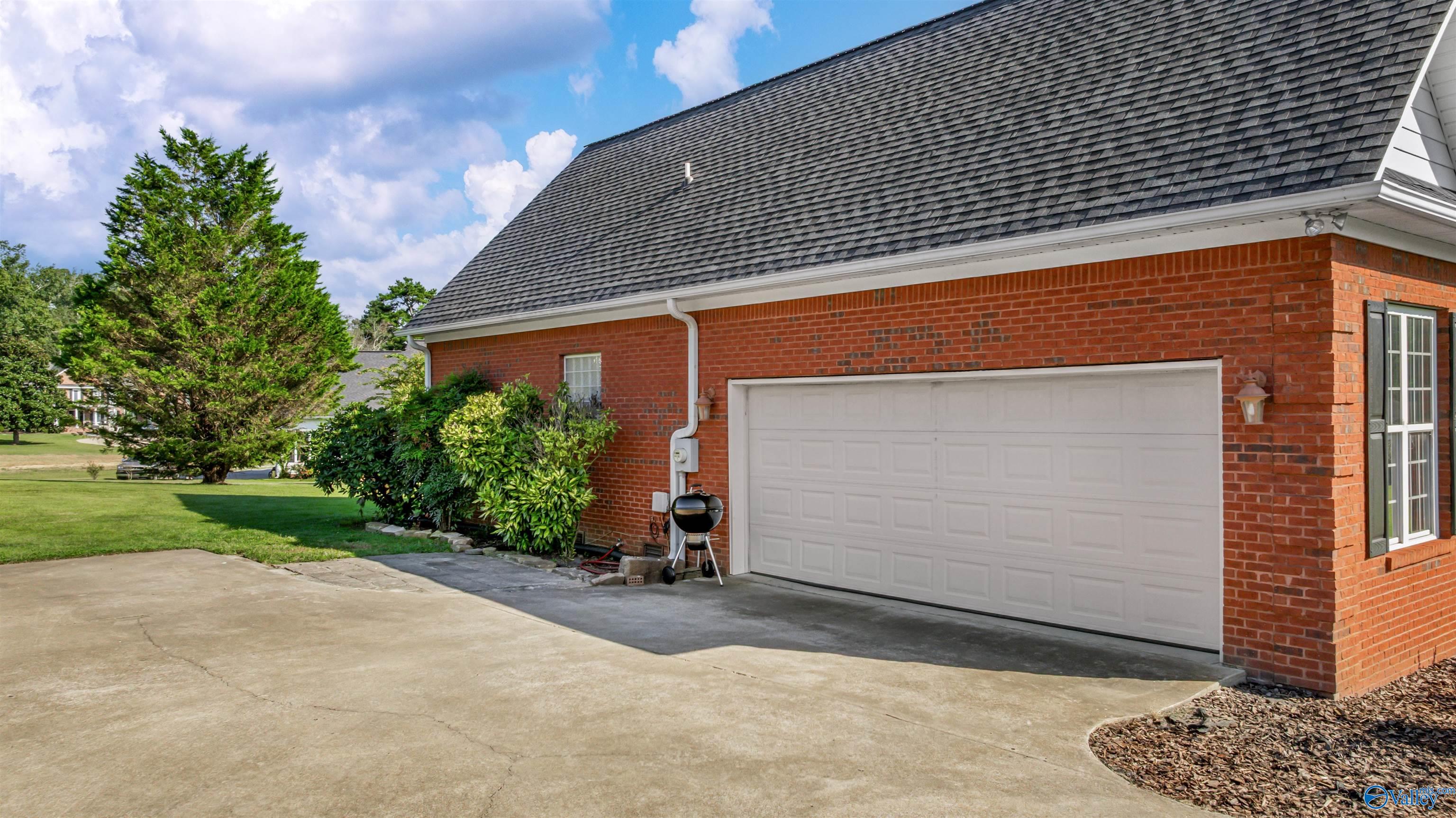 2507 Valley Circle