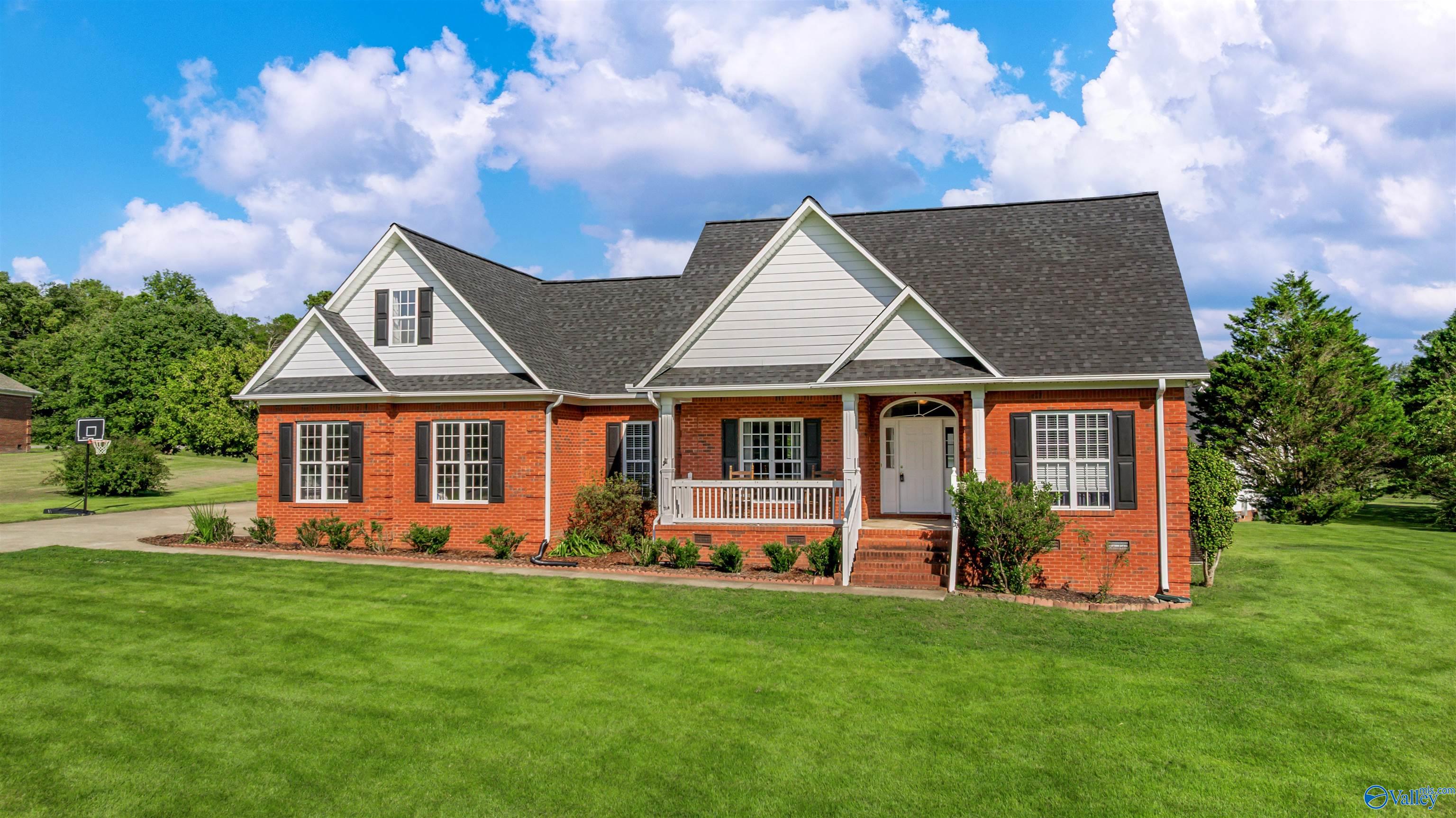 2507 Valley Circle