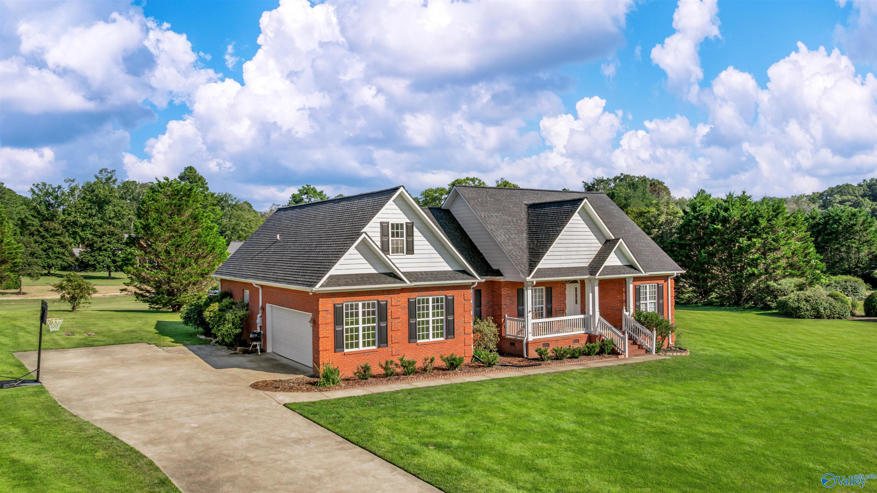 2507 Valley Circle