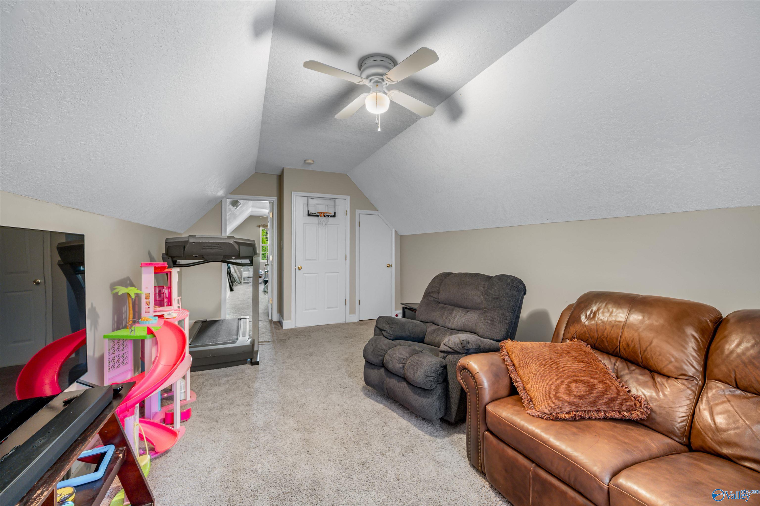 2507 Valley Circle
