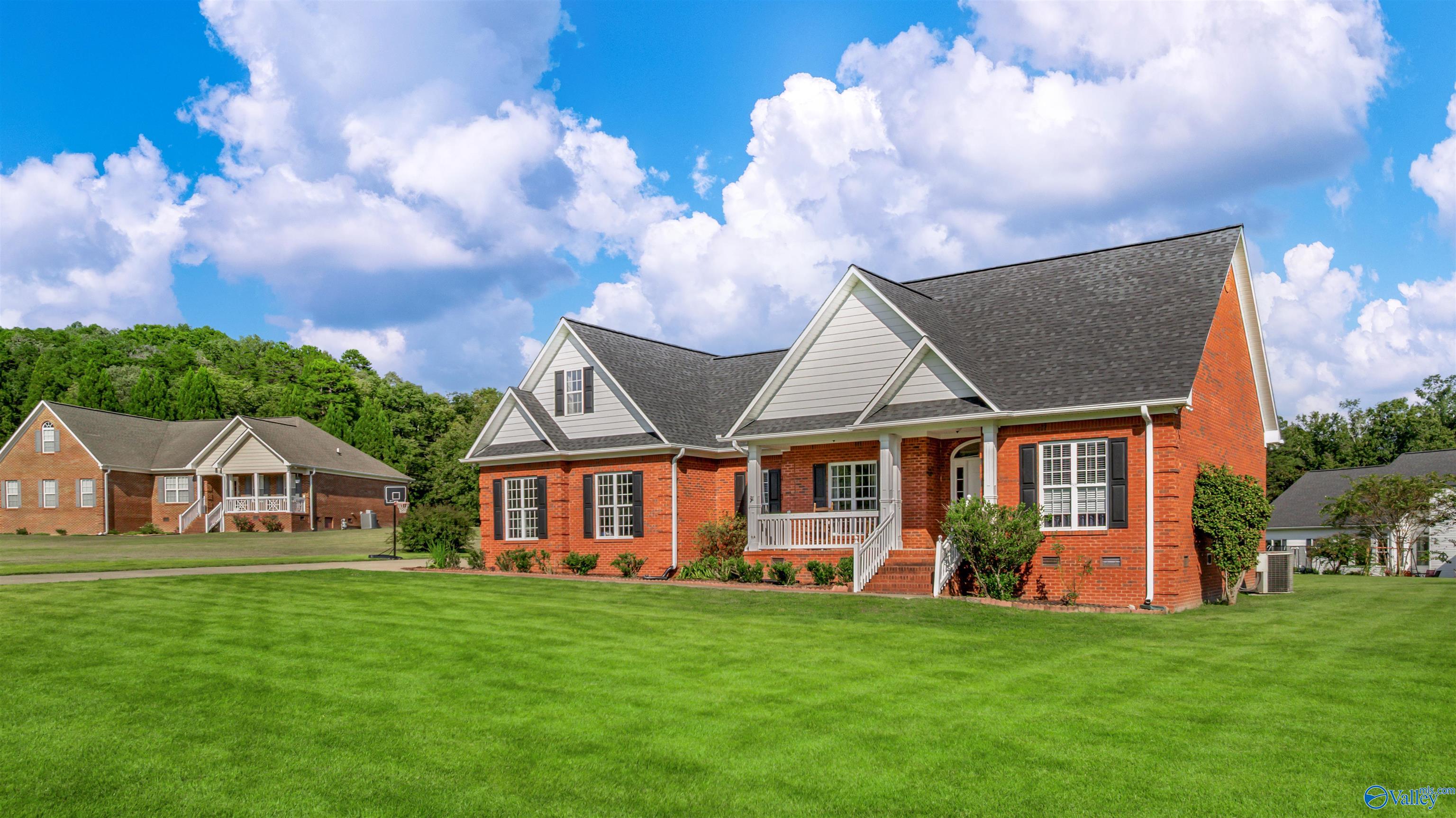 2507 Valley Circle