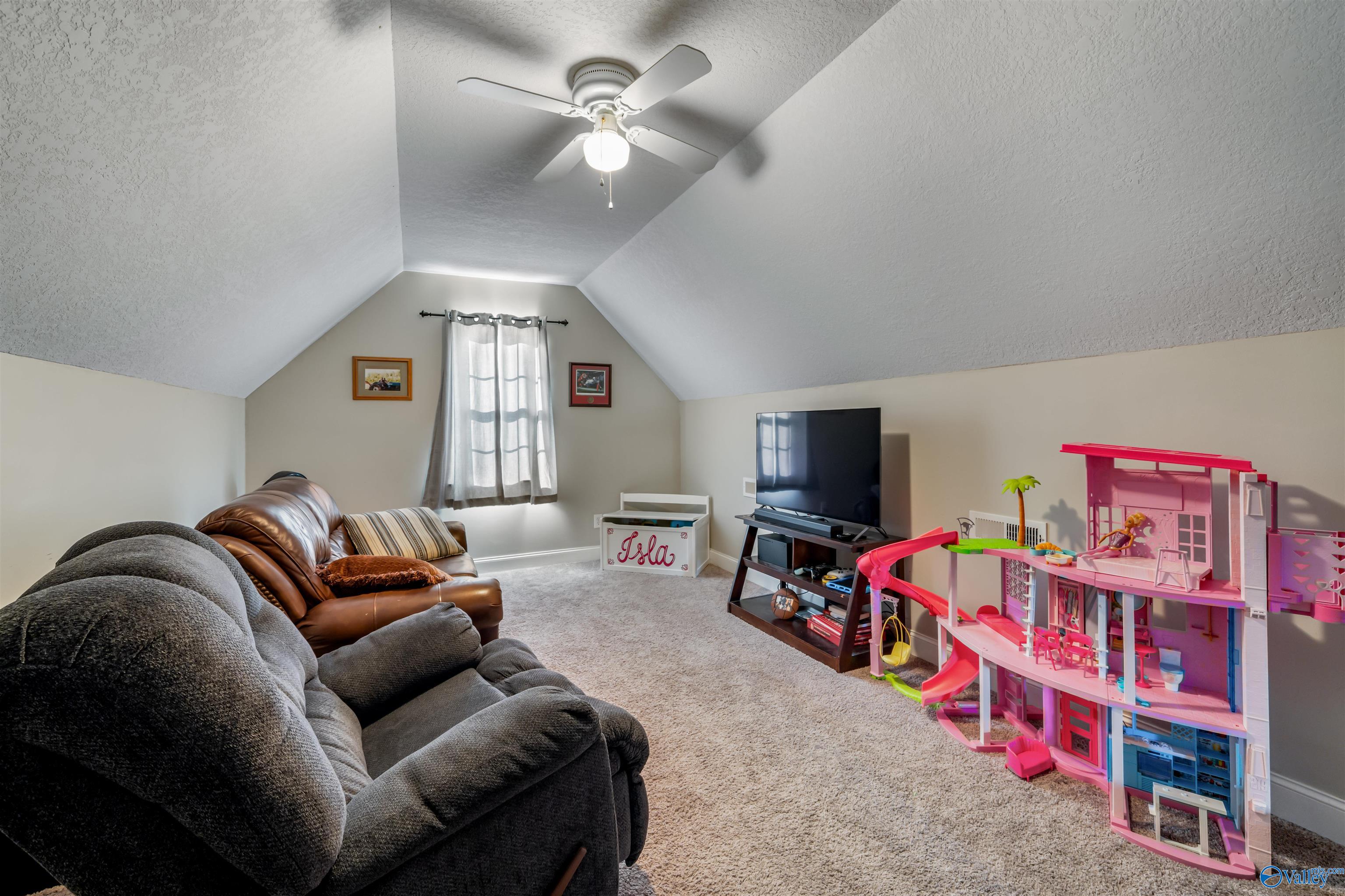 2507 Valley Circle