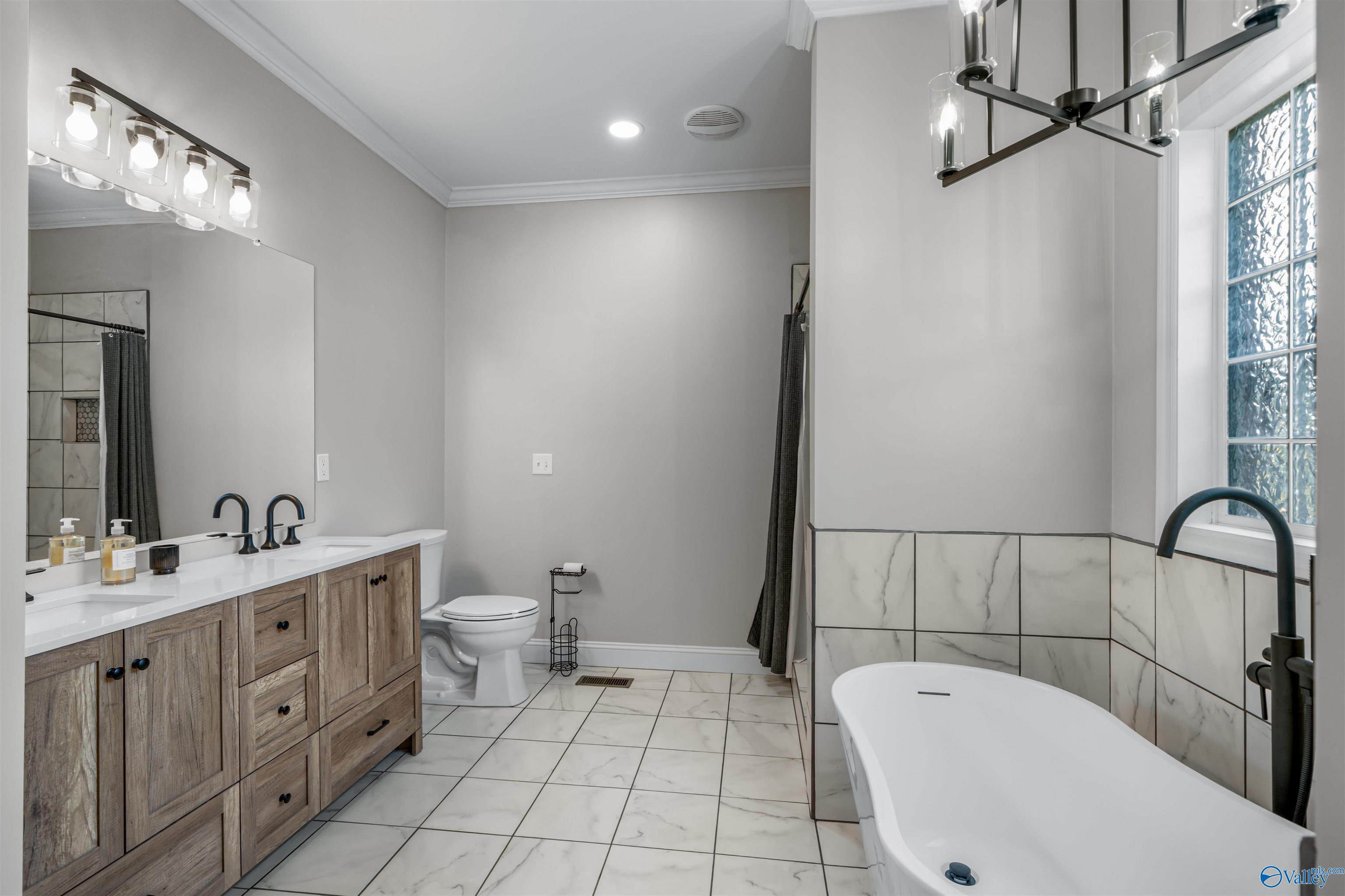 2507 Valley Circle