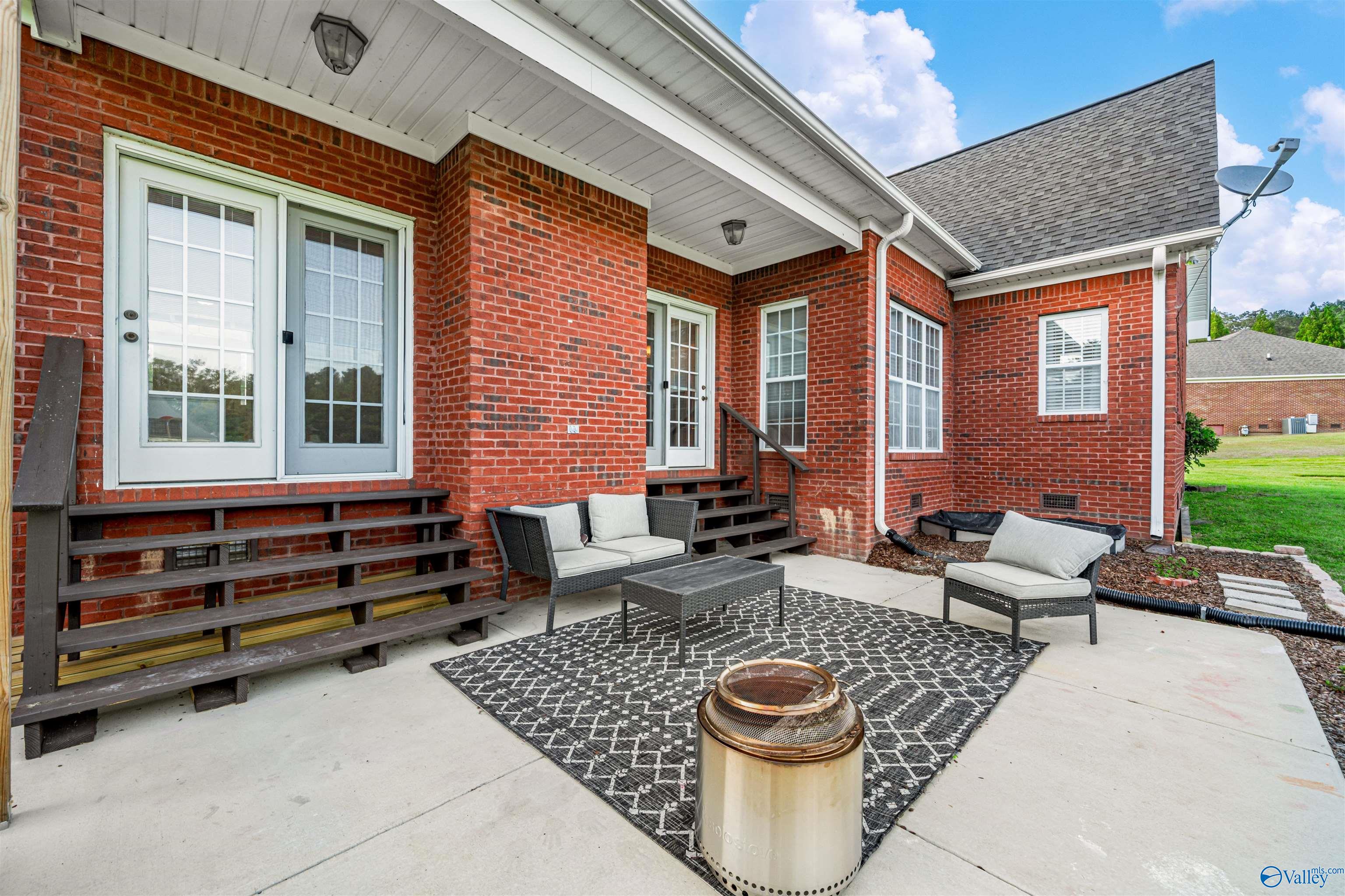 2507 Valley Circle