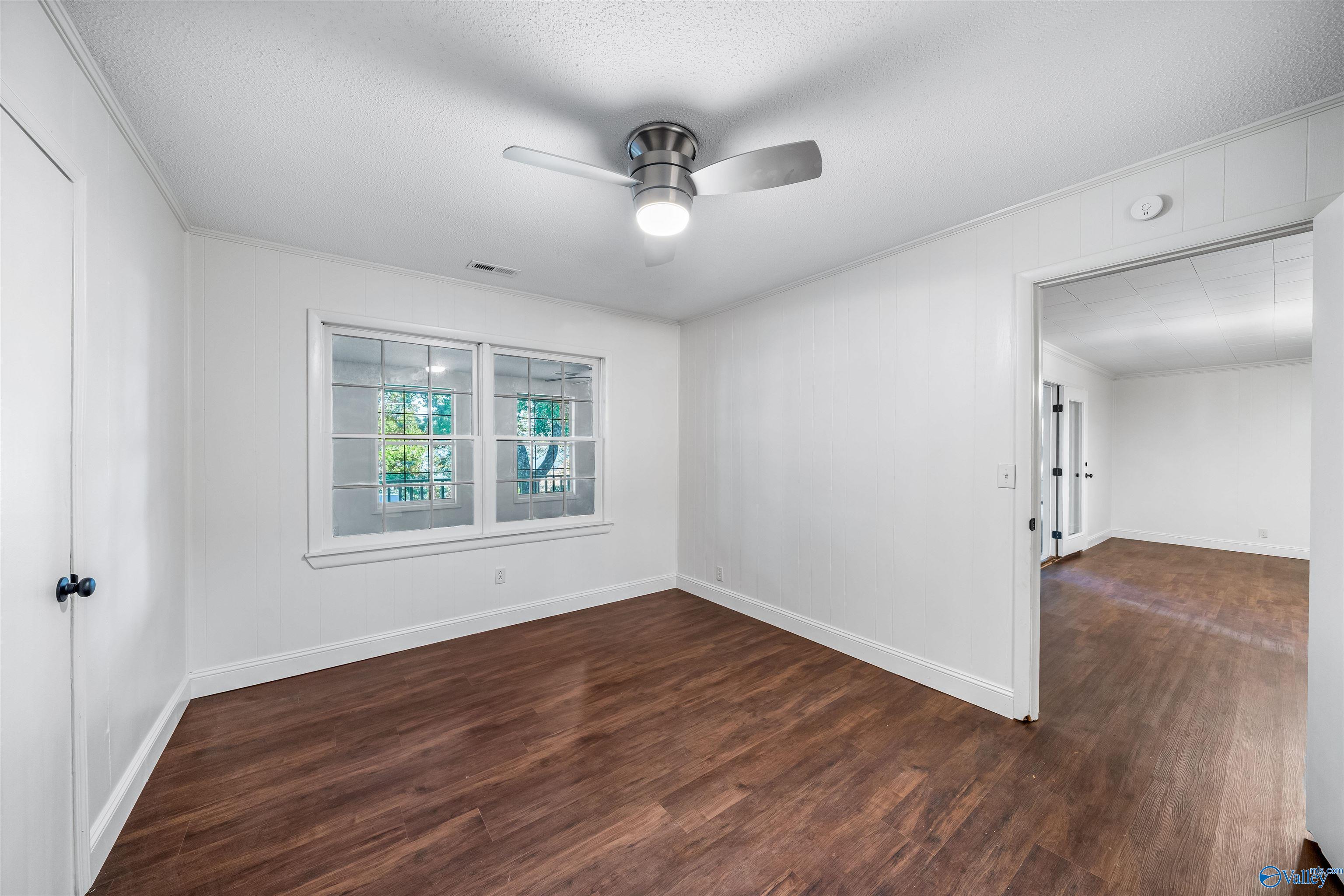 1111 Scenic Road E