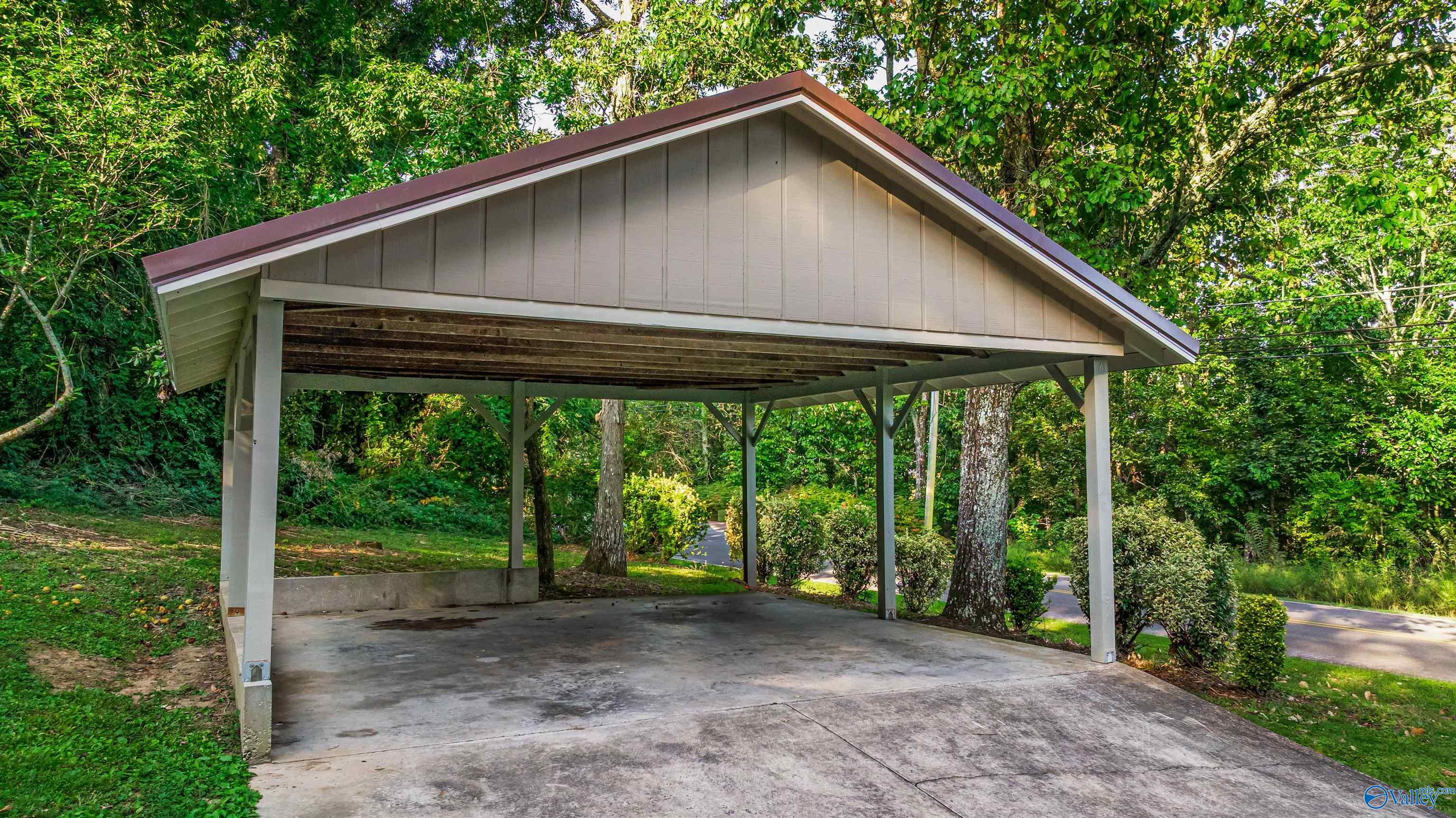 1111 Scenic Road E