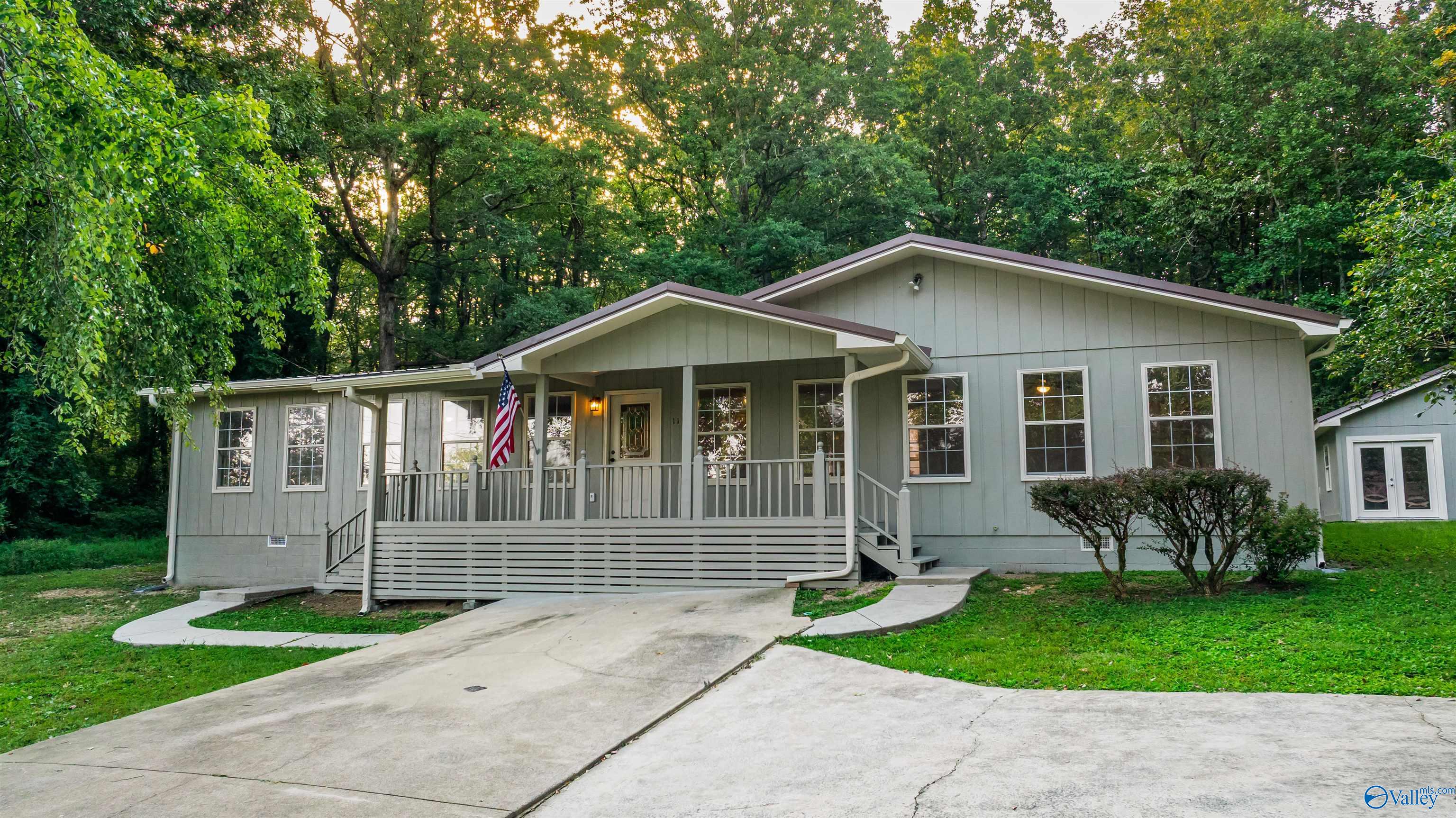 1111 Scenic Road E