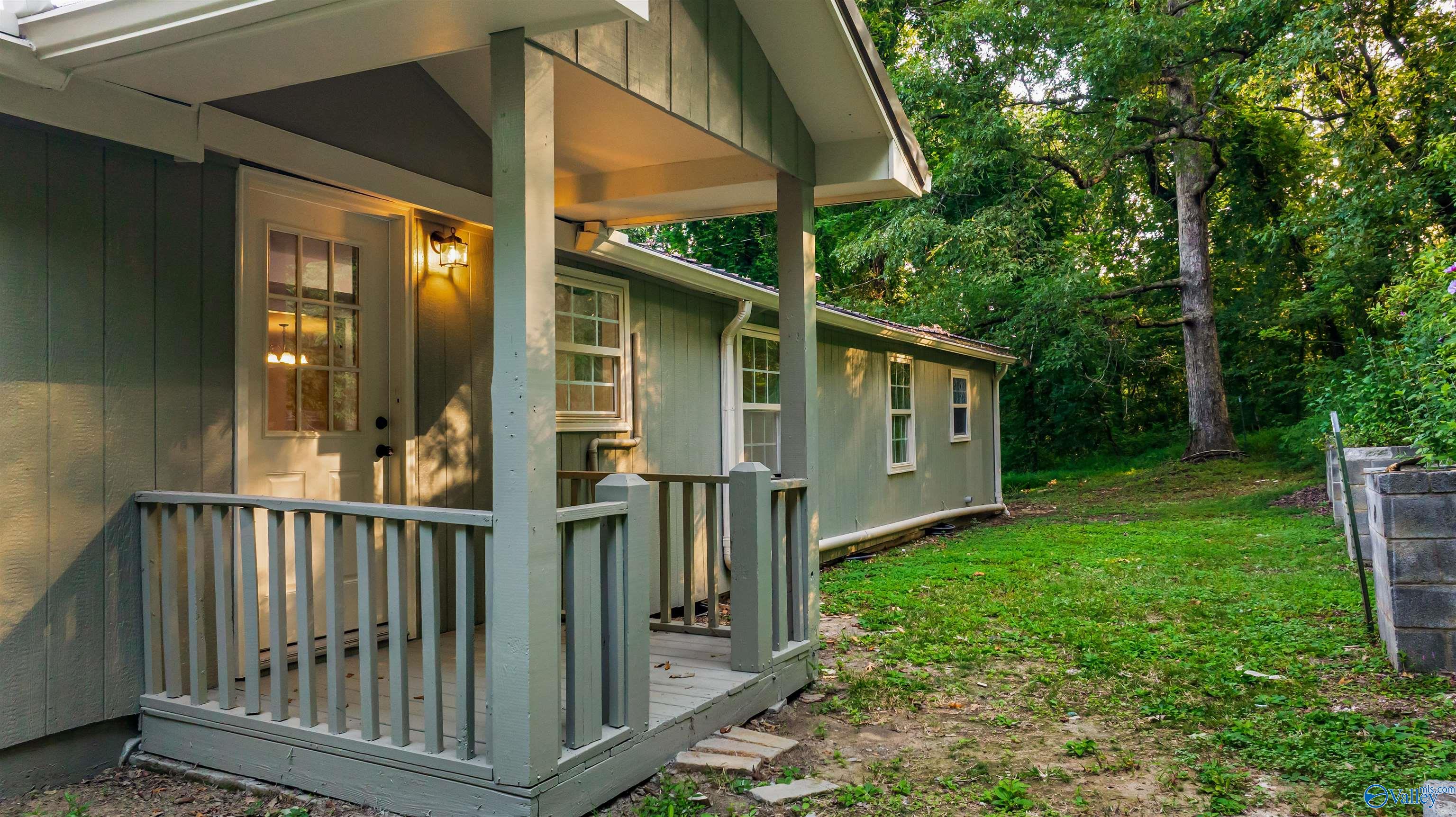 1111 Scenic Road E