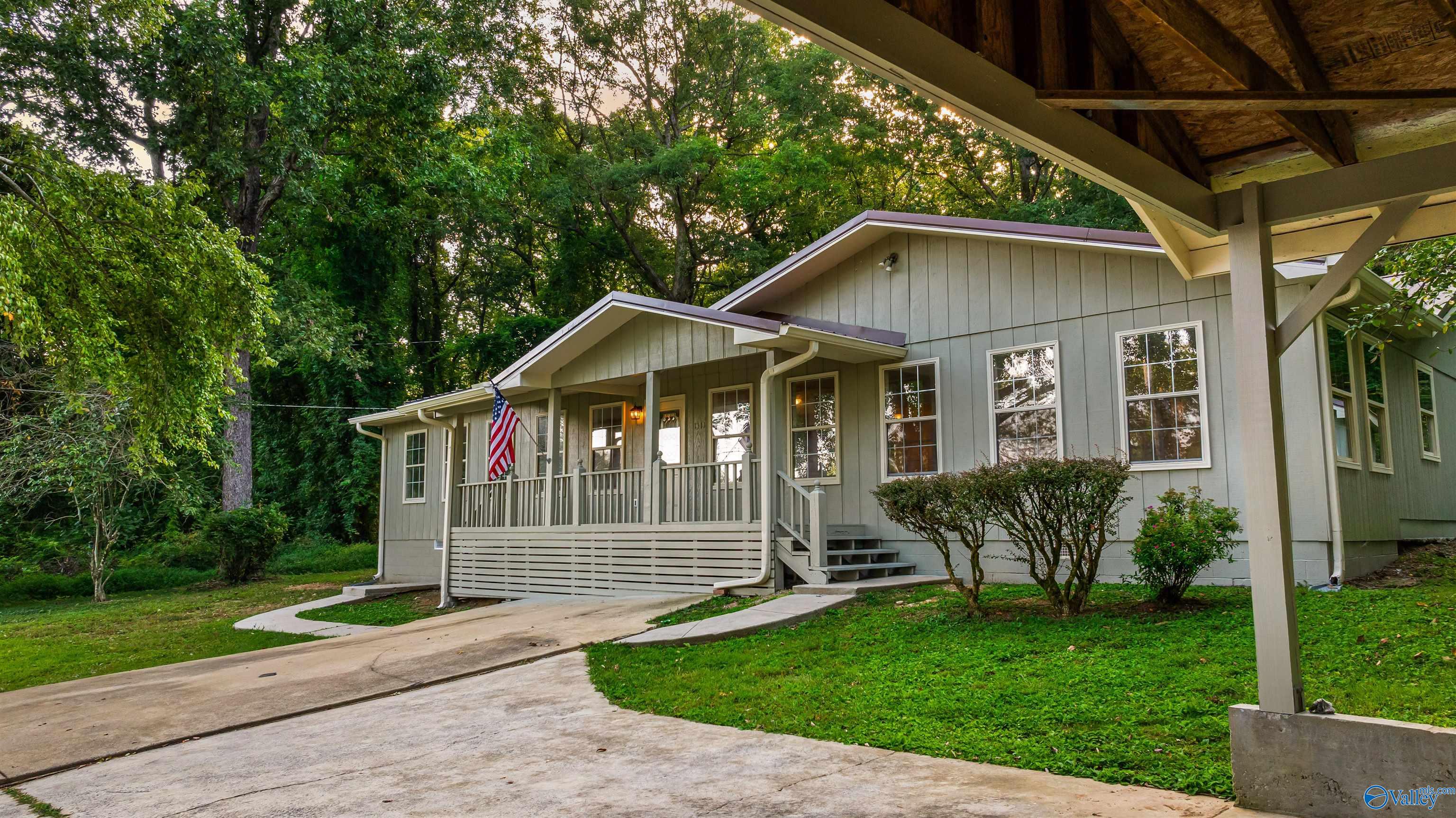 1111 Scenic Road E