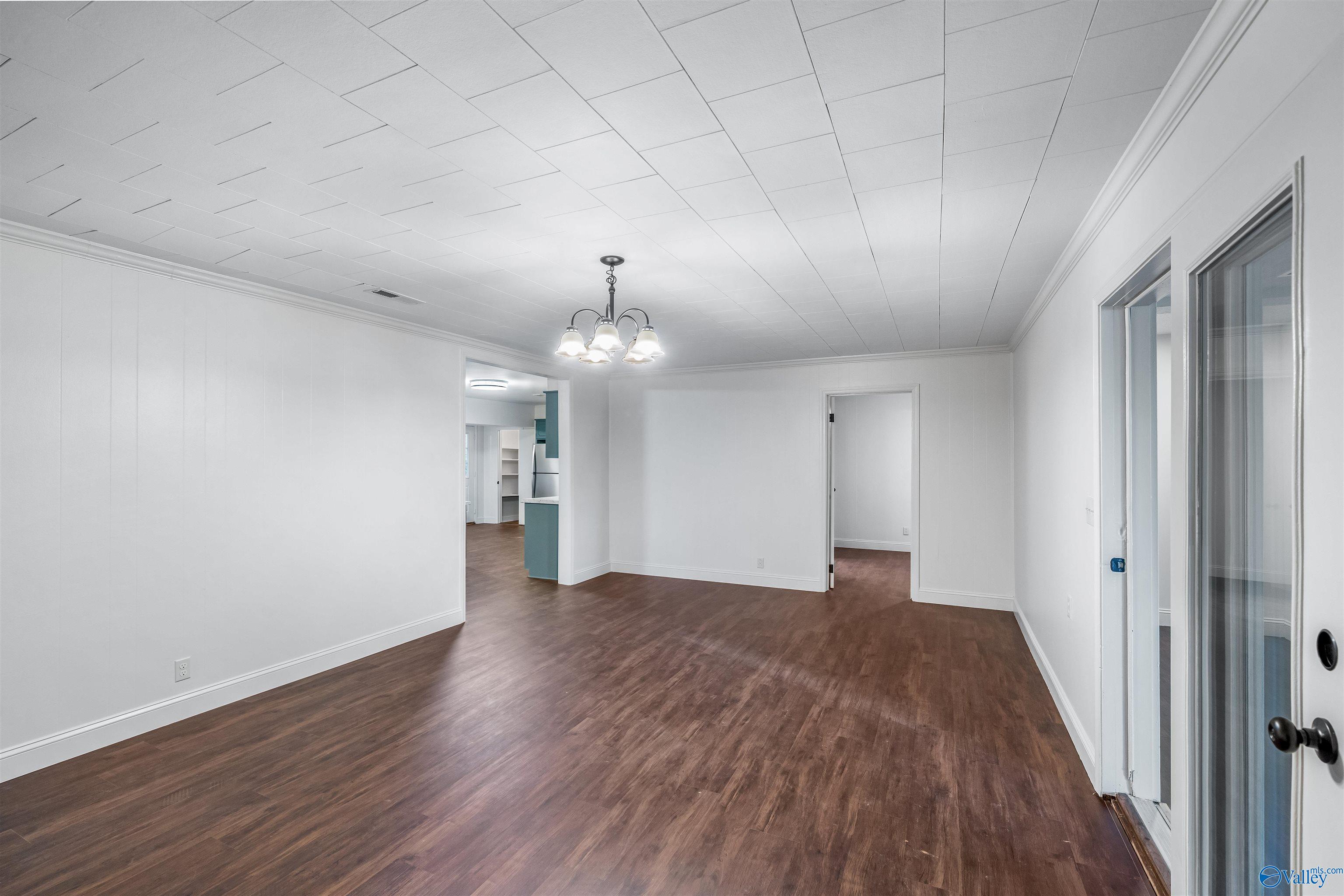1111 Scenic Road E