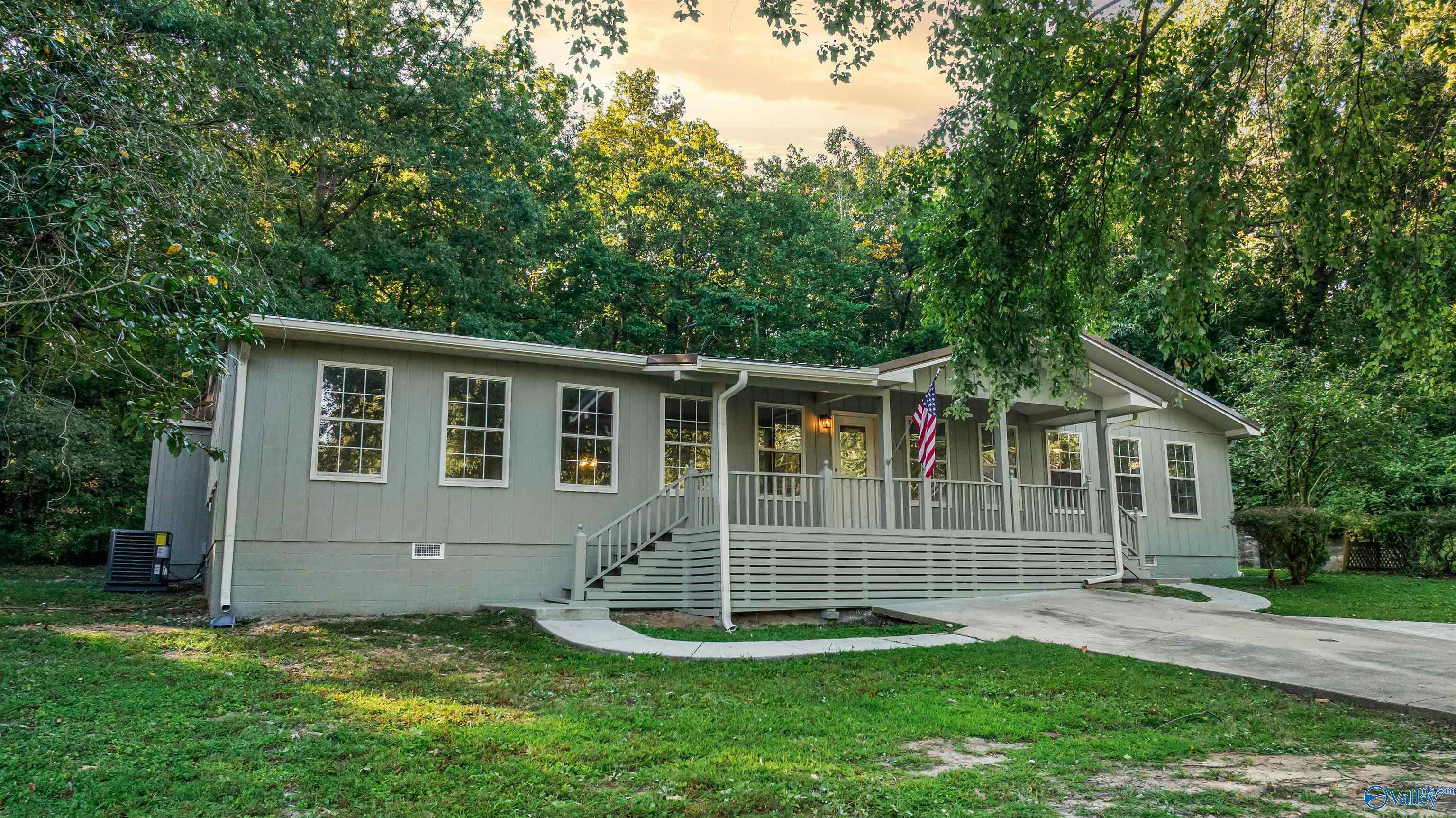 1111 Scenic Road E